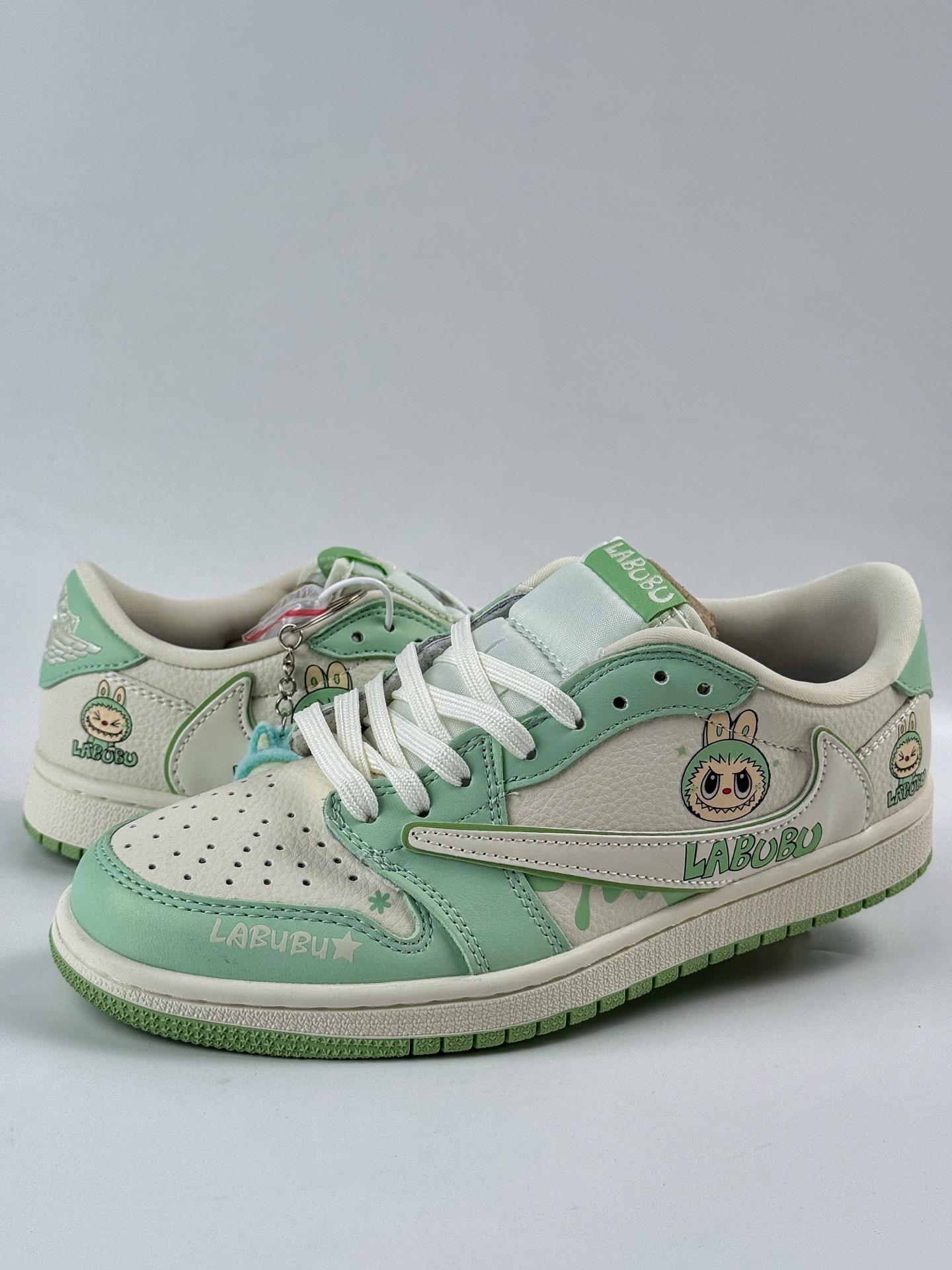 260 Travis Scott x Nike Air Jordan 1 Low x 拉布布涂鸦 Air Jordan 1 Low 反转绿白拉布布倒钩  XB1979-018-Chinese  UA Cheap High Quatity Brand  Clothes Bags handbags Sneakers wholesale wholesaler seller from China Factory suppliers Fashion Clothing  Shoes best Quality Beautiful Price  260 Travis Scott x Nike Air Jordan 1 Low x 拉布布涂鸦 Air Jordan 1 Low 反转绿白拉布布倒钩  XB1979-018