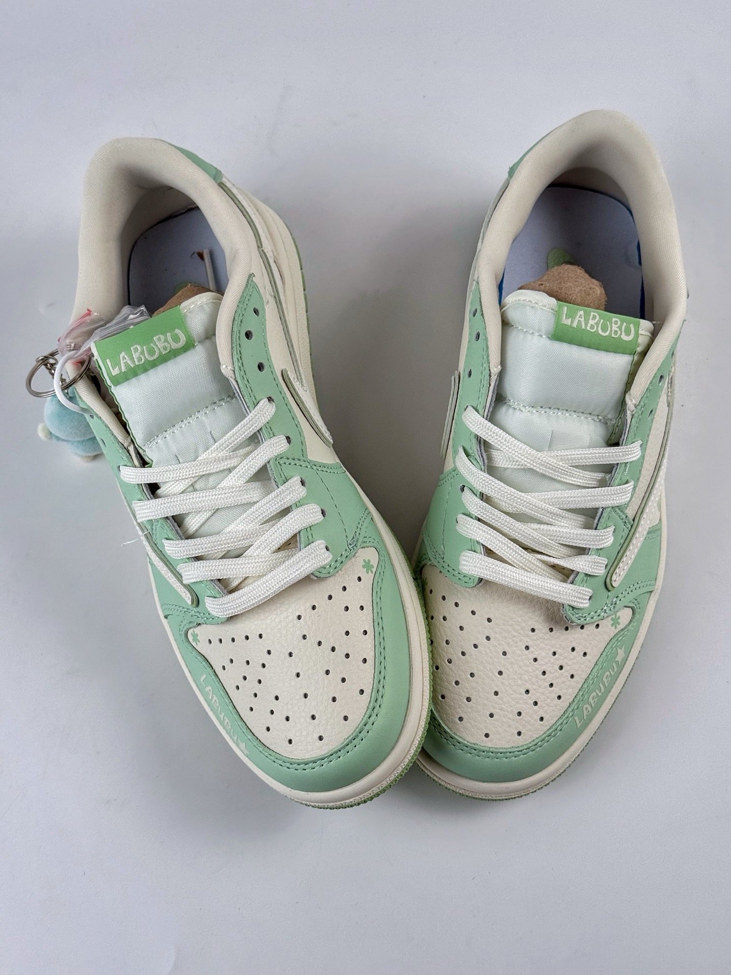 260 Travis Scott x Nike Air Jordan 1 Low x 拉布布涂鸦 Air Jordan 1 Low 反转绿白拉布布倒钩  XB1979-018-Chinese  UA Cheap High Quatity Brand  Clothes Bags handbags Sneakers wholesale wholesaler seller from China Factory suppliers Fashion Clothing  Shoes best Quality Beautiful Price  260 Travis Scott x Nike Air Jordan 1 Low x 拉布布涂鸦 Air Jordan 1 Low 反转绿白拉布布倒钩  XB1979-018