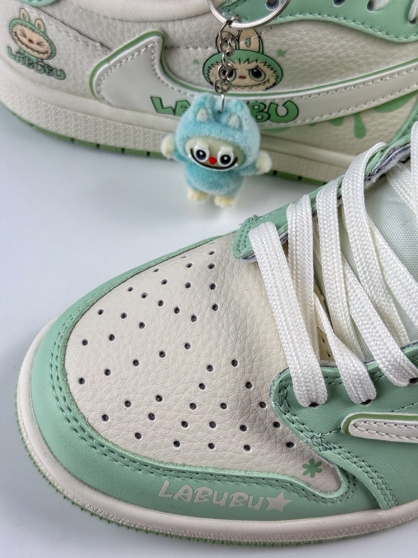 260 Travis Scott x Nike Air Jordan 1 Low x 拉布布涂鸦 Air Jordan 1 Low 反转绿白拉布布倒钩  XB1979-018-Chinese  UA Cheap High Quatity Brand  Clothes Bags handbags Sneakers wholesale wholesaler seller from China Factory suppliers Fashion Clothing  Shoes best Quality Beautiful Price  260 Travis Scott x Nike Air Jordan 1 Low x 拉布布涂鸦 Air Jordan 1 Low 反转绿白拉布布倒钩  XB1979-018