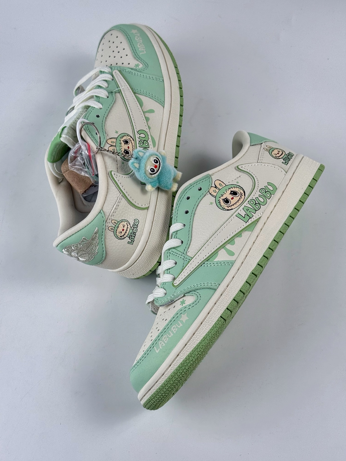 260 Travis Scott x Nike Air Jordan 1 Low x 拉布布涂鸦 Air Jordan 1 Low 反转绿白拉布布倒钩  XB1979-018-Chinese  UA Cheap High Quatity Brand  Clothes Bags handbags Sneakers wholesale wholesaler seller from China Factory suppliers Fashion Clothing  Shoes best Quality Beautiful Price  260 Travis Scott x Nike Air Jordan 1 Low x 拉布布涂鸦 Air Jordan 1 Low 反转绿白拉布布倒钩  XB1979-018