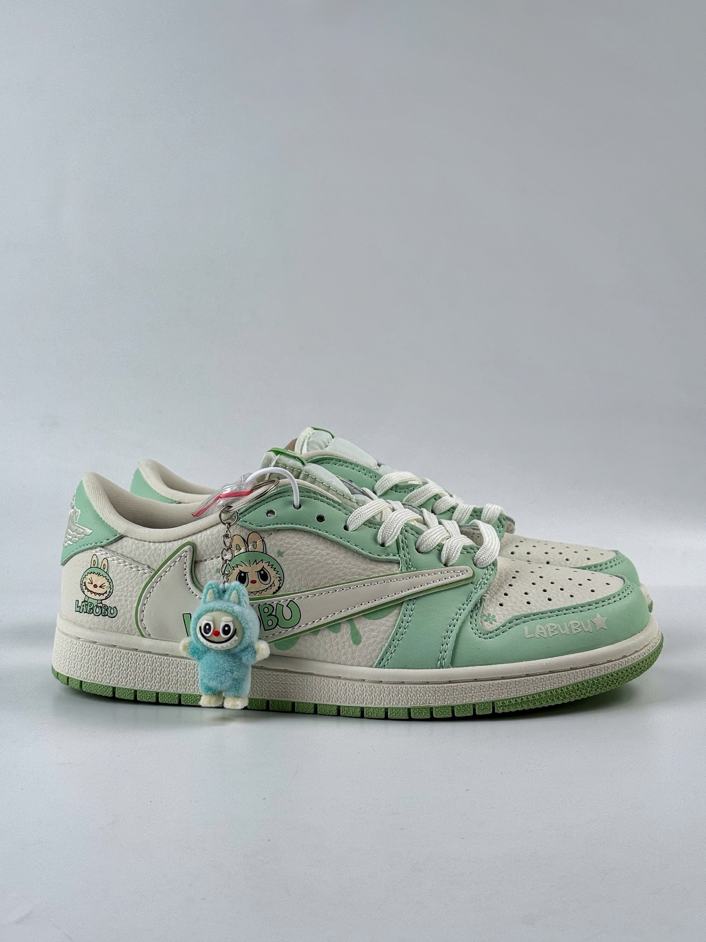 260 Travis Scott x Nike Air Jordan 1 Low x 拉布布涂鸦 Air Jordan 1 Low 反转绿白拉布布倒钩  XB1979-018-Chinese  UA Cheap High Quatity Brand  Clothes Bags handbags Sneakers wholesale wholesaler seller from China Factory suppliers Fashion Clothing  Shoes best Quality Beautiful Price  260 Travis Scott x Nike Air Jordan 1 Low x 拉布布涂鸦 Air Jordan 1 Low 反转绿白拉布布倒钩  XB1979-018