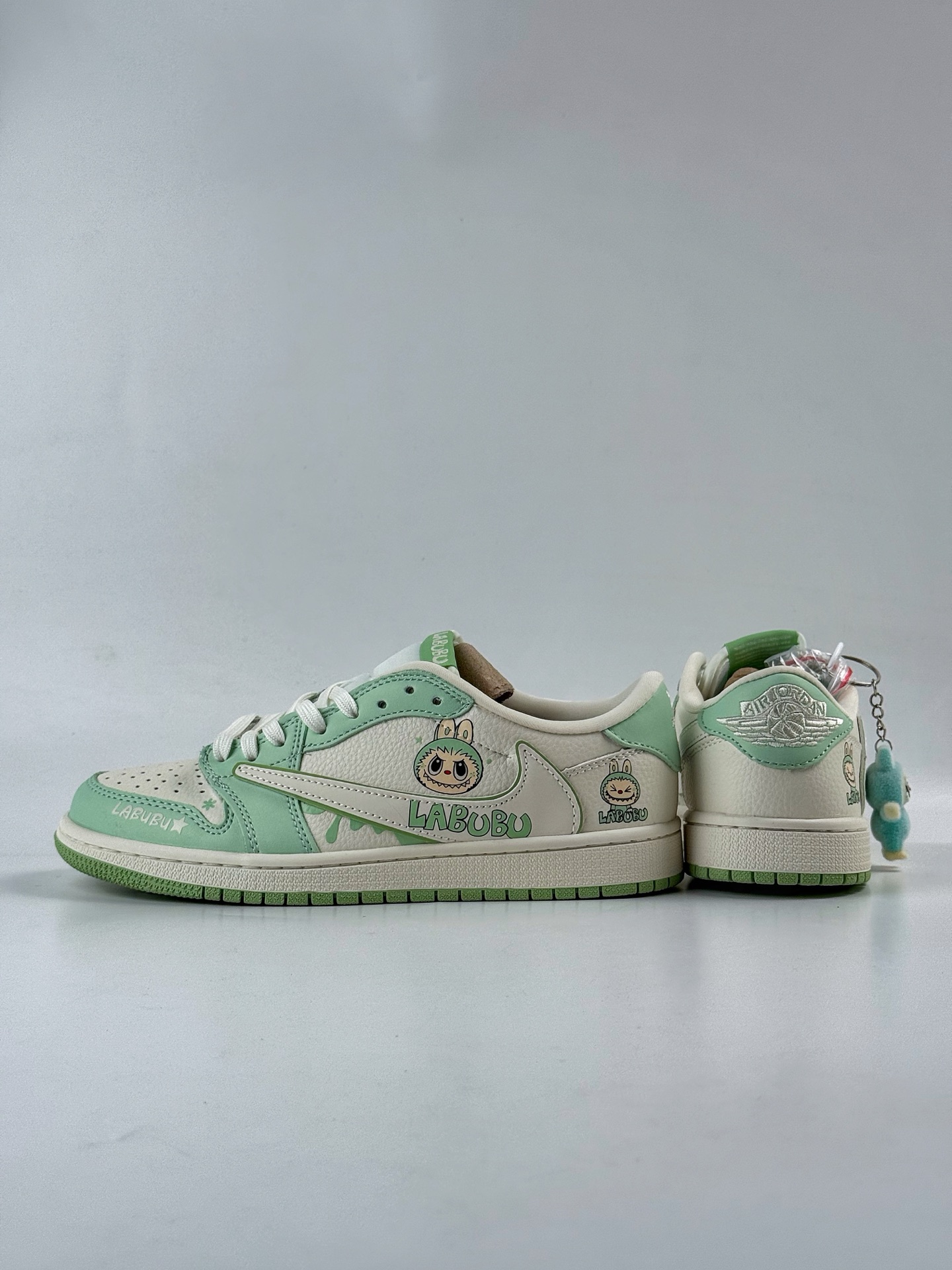 260 Travis Scott x Nike Air Jordan 1 Low x 拉布布涂鸦 Air Jordan 1 Low 反转绿白拉布布倒钩  XB1979-018-Chinese  UA Cheap High Quatity Brand  Clothes Bags handbags Sneakers wholesale wholesaler seller from China Factory suppliers Fashion Clothing  Shoes best Quality Beautiful Price  260 Travis Scott x Nike Air Jordan 1 Low x 拉布布涂鸦 Air Jordan 1 Low 反转绿白拉布布倒钩  XB1979-018