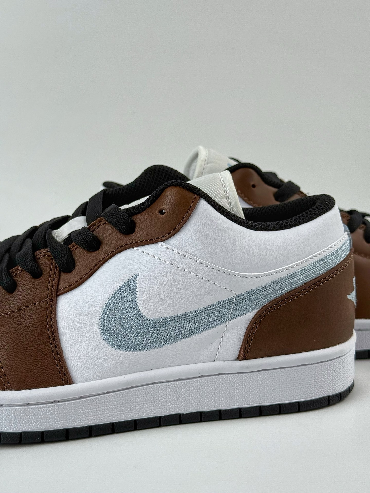 200 Air Jordan 1 Low 棕白  FQ7832-142