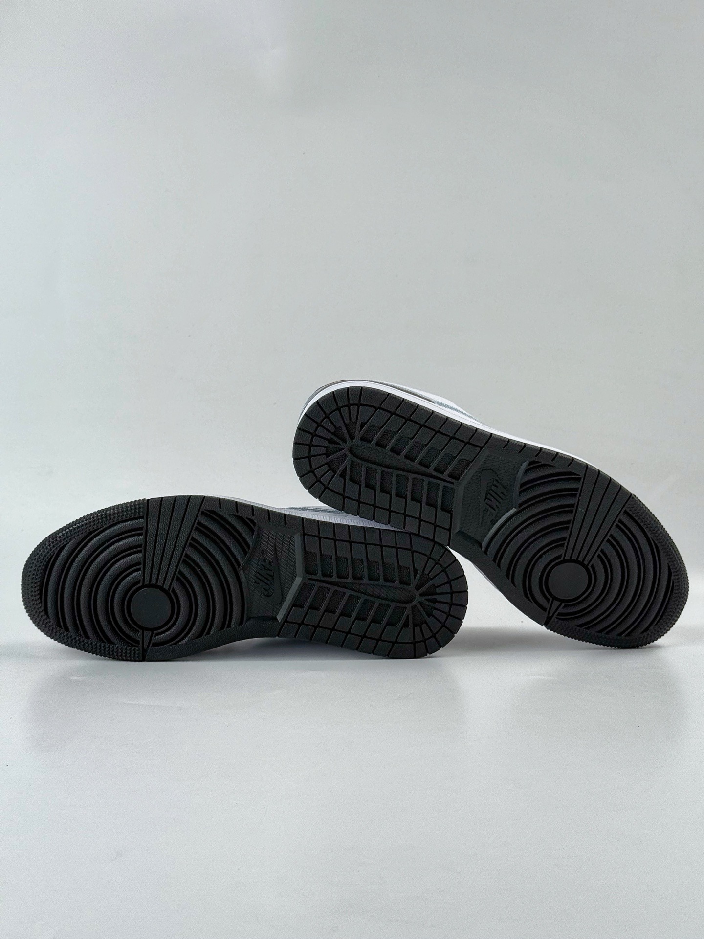 200 Air Jordan 1 Low 棕白  FQ7832-142