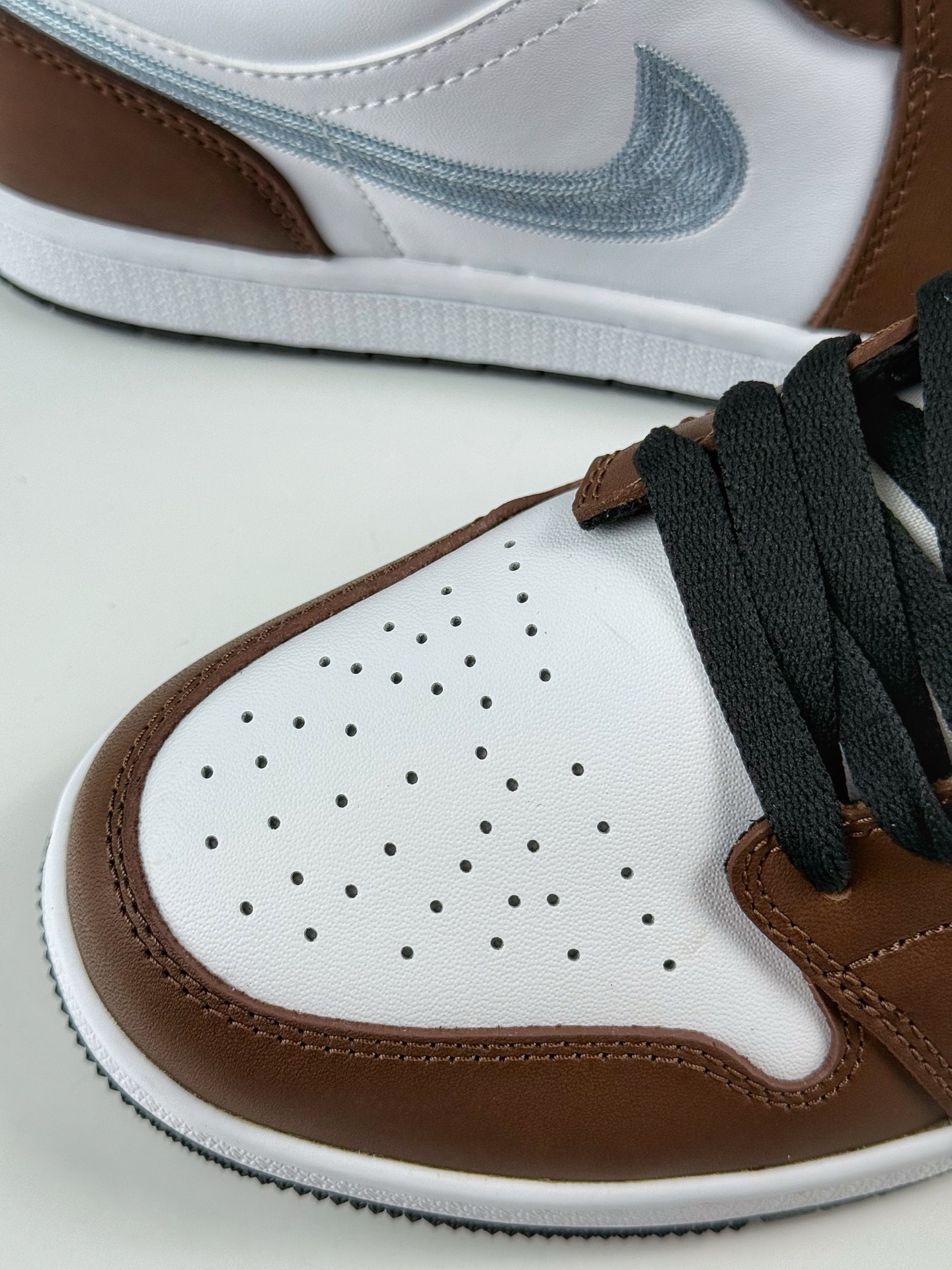 200 Air Jordan 1 Low 棕白  FQ7832-142