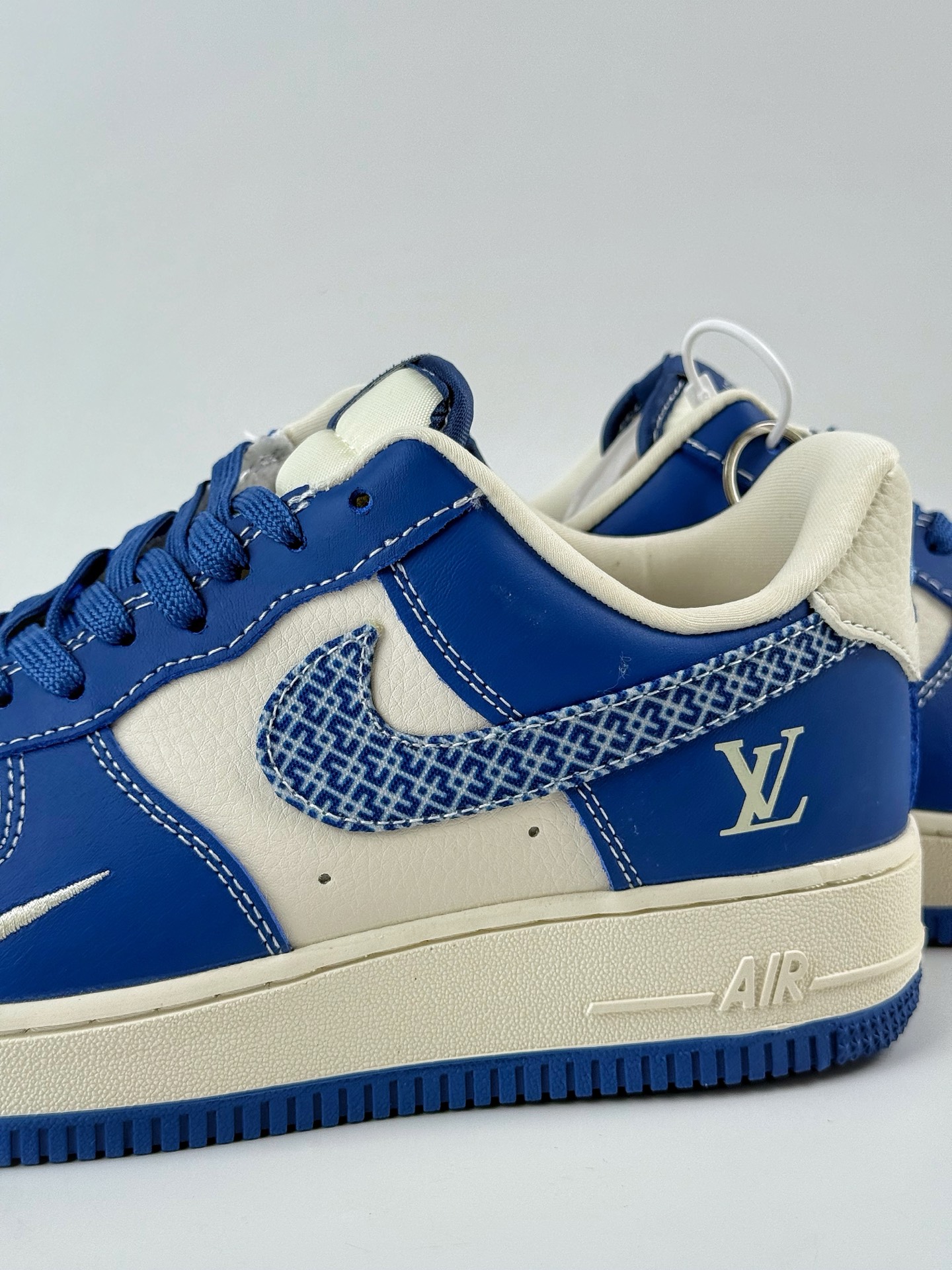 Nike Air Force 1 Low 07 x Louis Vuitton 蓝白小勾  KK1988-092
