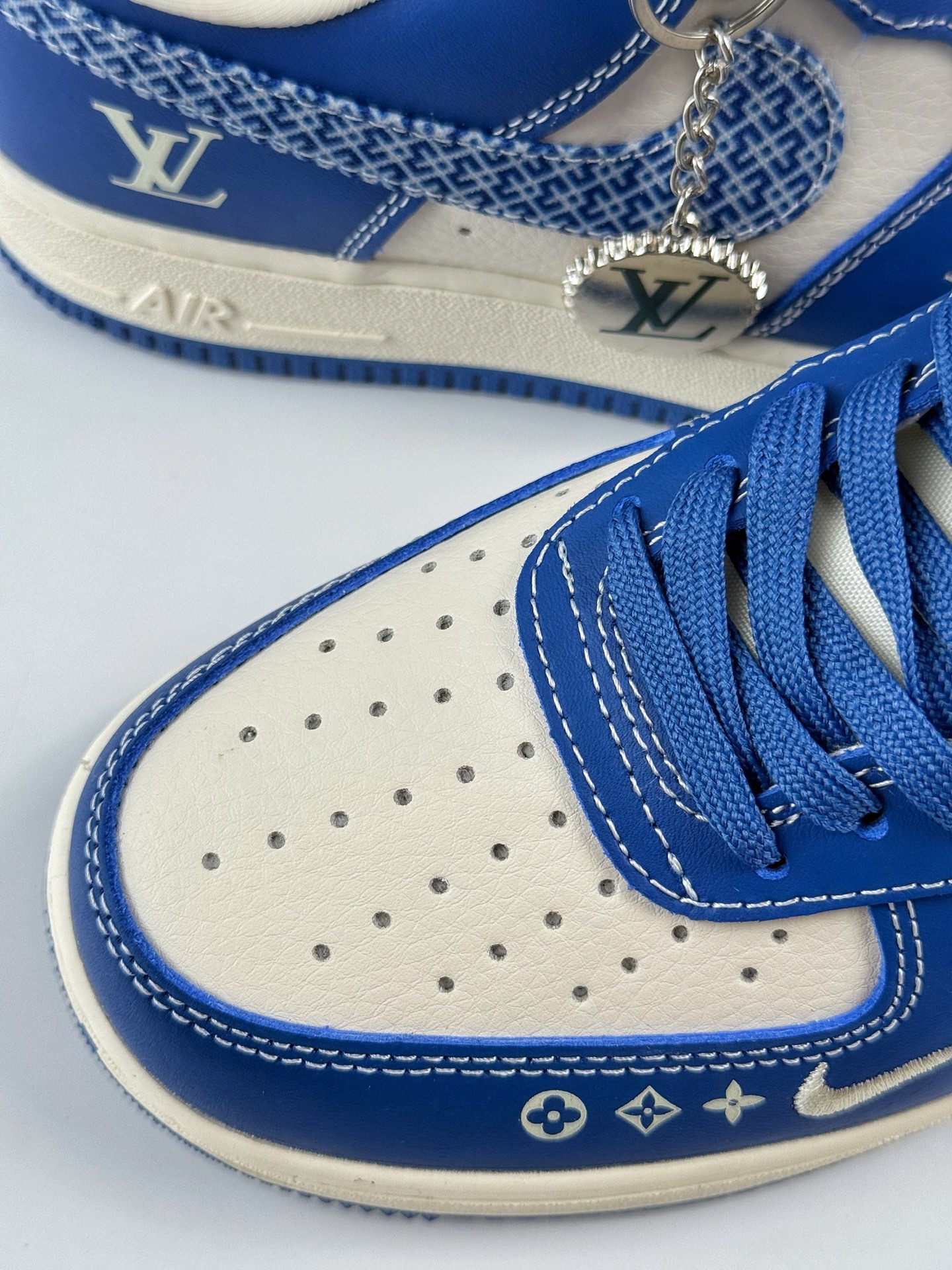 Nike Air Force 1 Low 07 x Louis Vuitton 蓝白小勾  KK1988-092