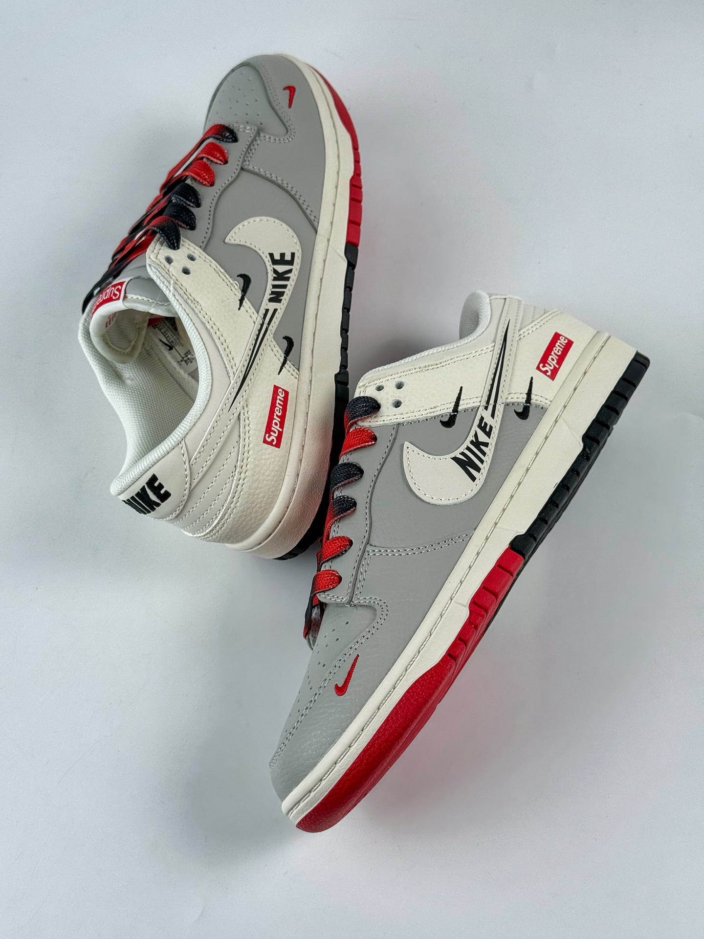Nike SB Dunk Low x Superme 灰白三小勾 QW5836-010