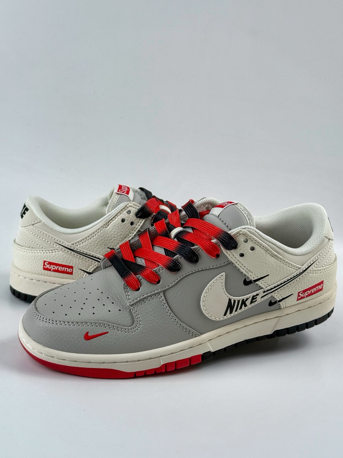 Nike SB Dunk Low x Superme 灰白三小勾 QW5836-010