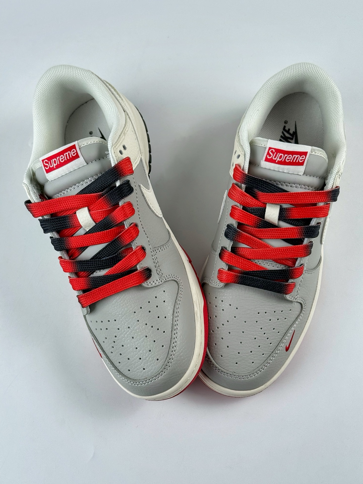 Nike SB Dunk Low x Superme 灰白三小勾 QW5836-010
