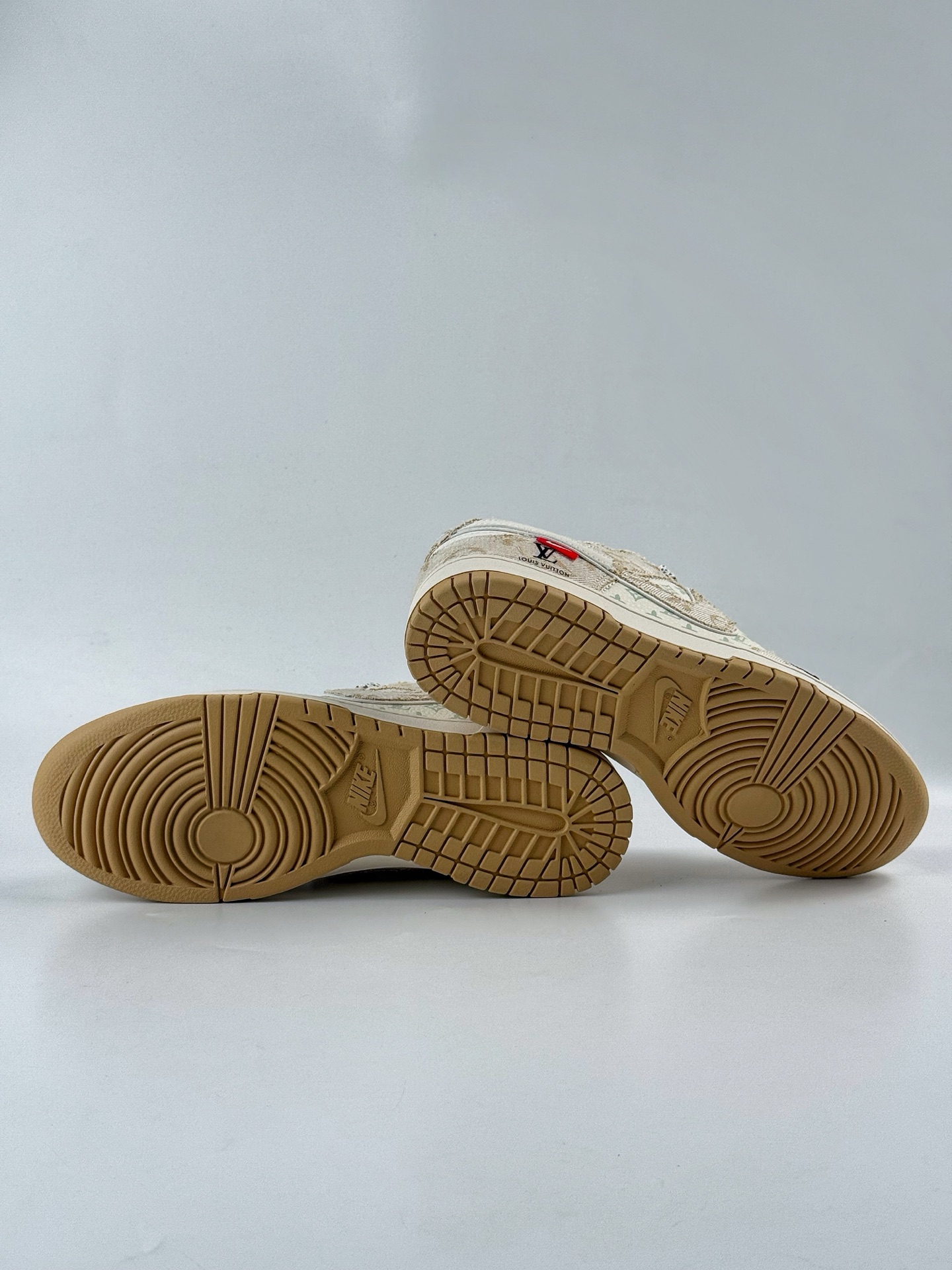 Nike SB Dunk Low x Louis Vuitton 白黄双小勾满天星  YX5066-377