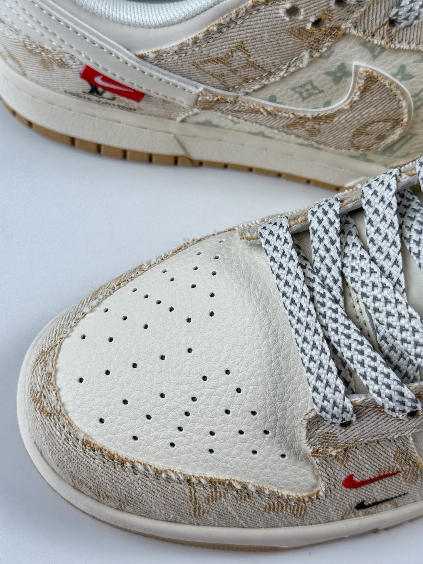 Nike SB Dunk Low x Louis Vuitton 白黄双小勾满天星  YX5066-377