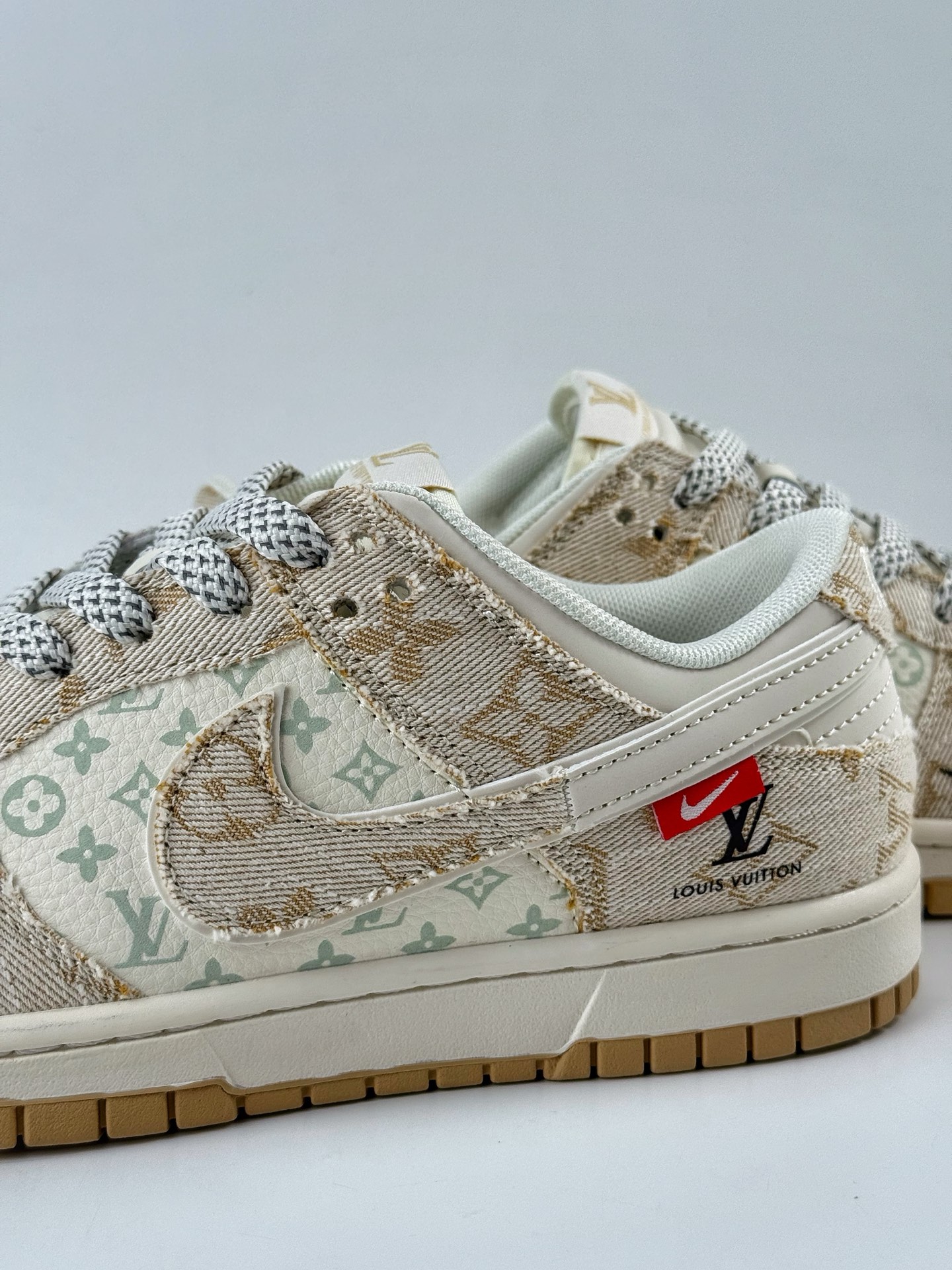Nike SB Dunk Low x Louis Vuitton 白黄双小勾满天星  YX5066-377