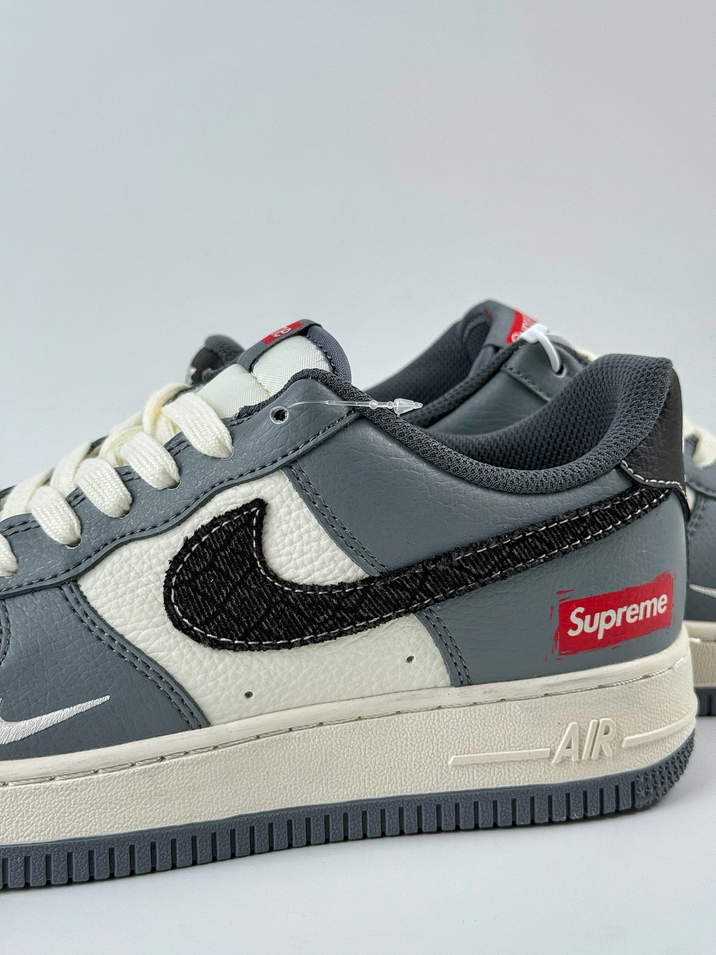 Nike Air Force 1 Low 07 x Supreme 灰白小勾  HS8068-046