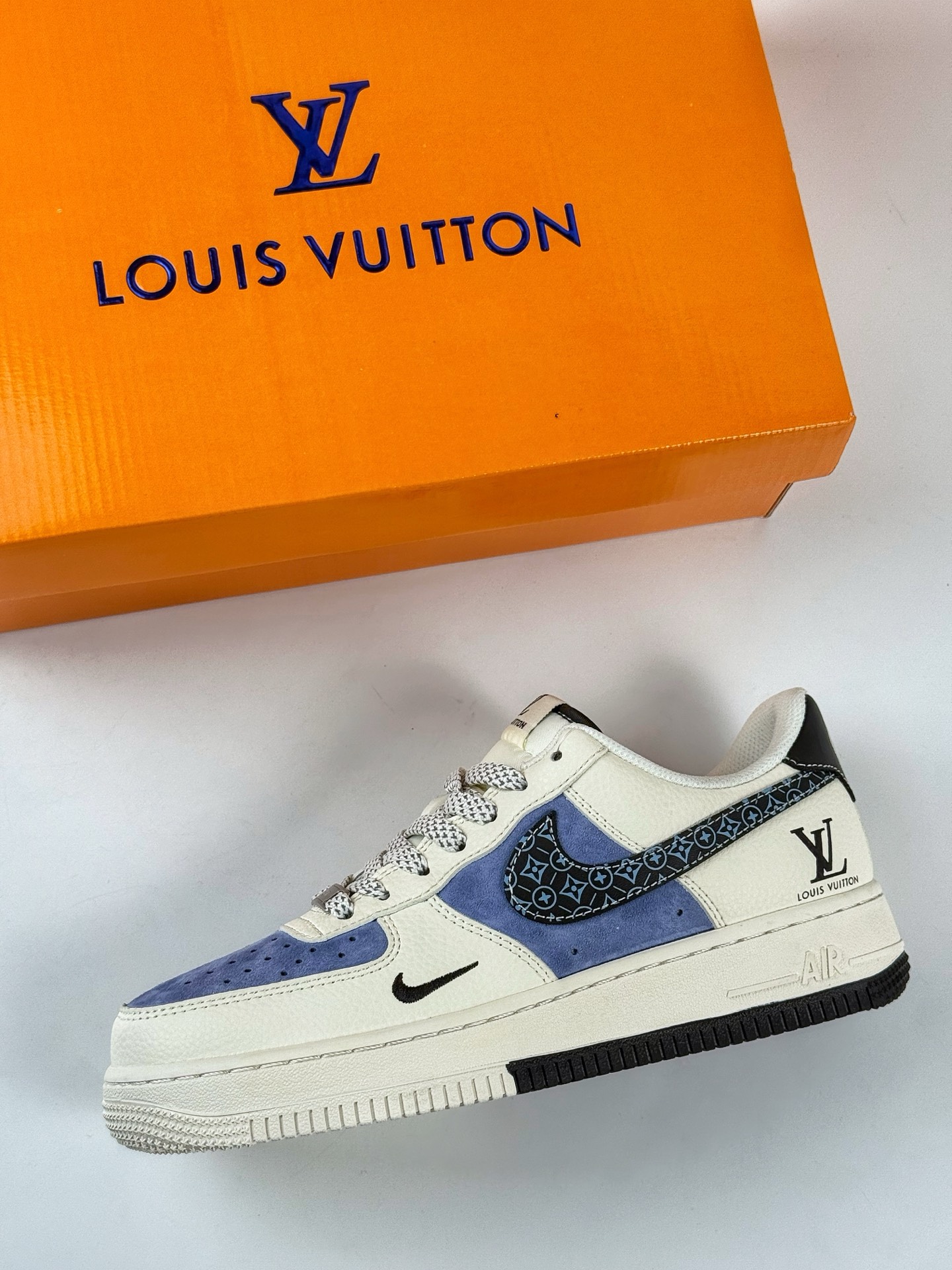 Nike Air Force 1 Low 07 x Louis Vuitton 白蓝小勾满天星  HS8068-049