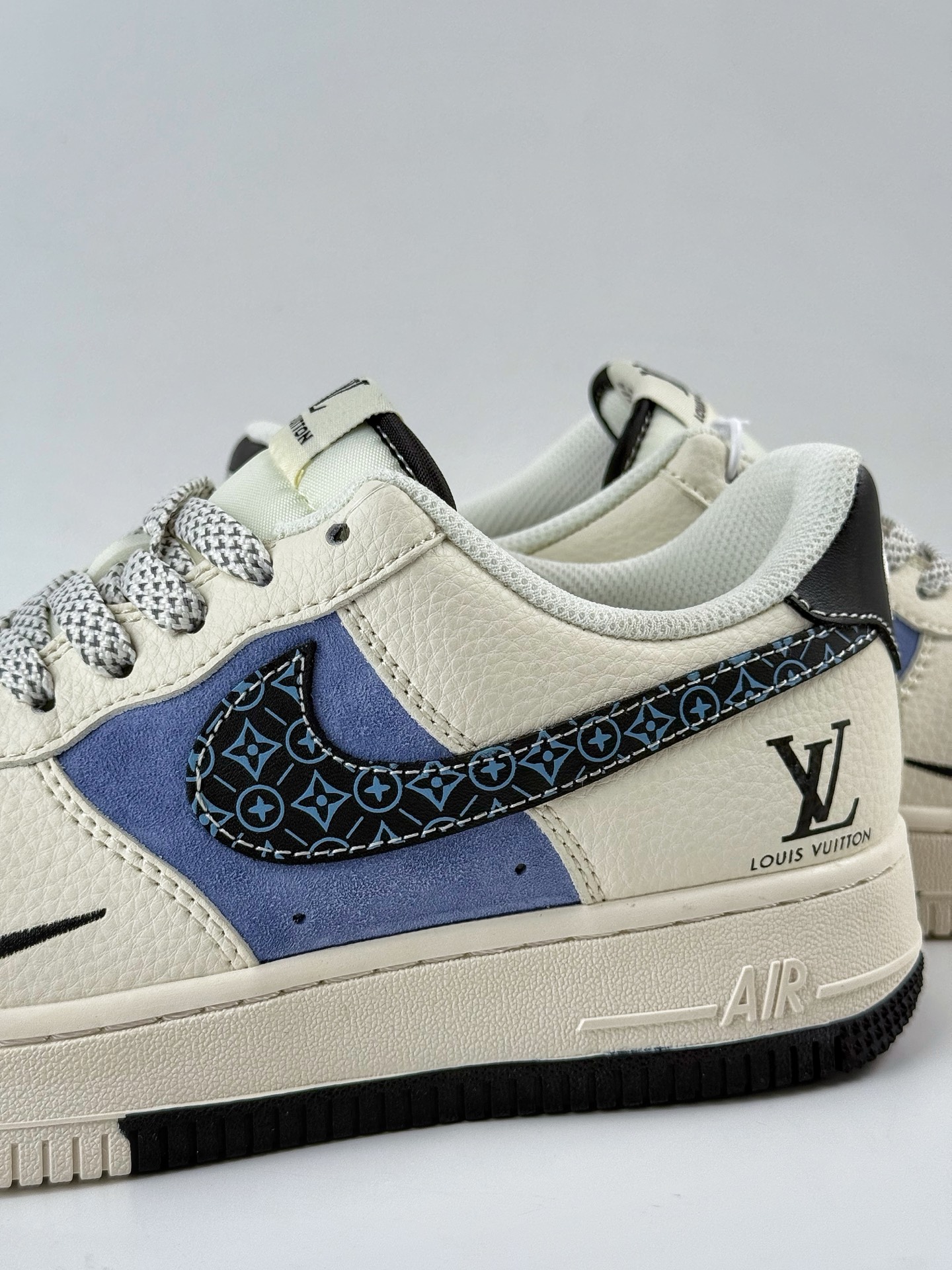 Nike Air Force 1 Low 07 x Louis Vuitton 白蓝小勾满天星  HS8068-049