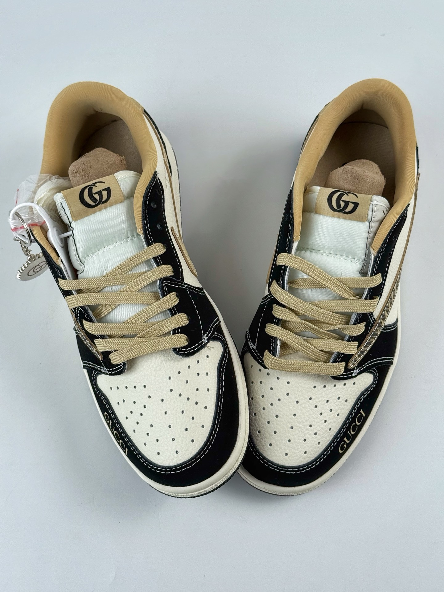 Travis Scott x Nike Air Jordan 1 Low x GUCCI Air Jordan 1 Low 反转黑白倒钩 XB1979-014