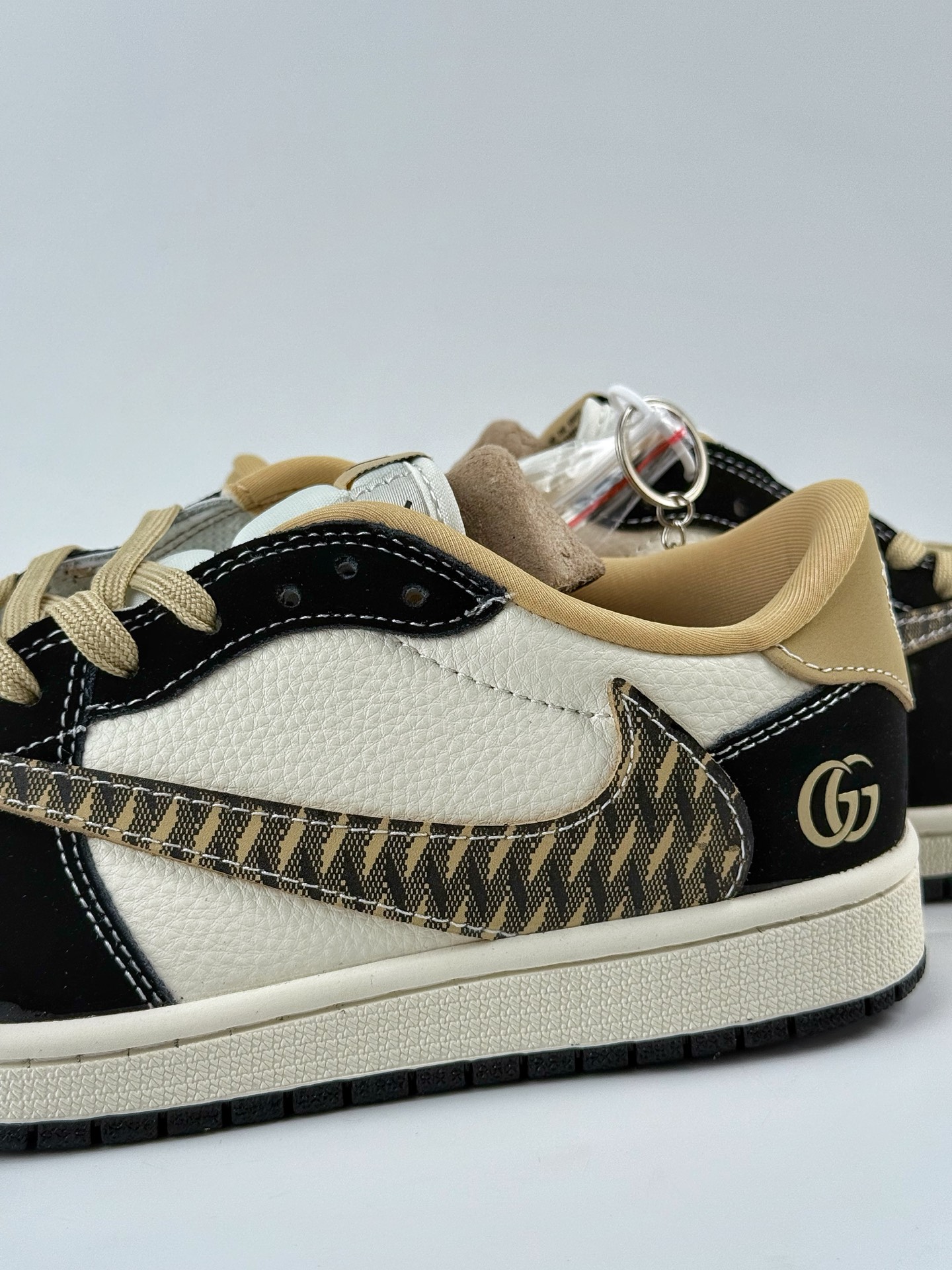 Travis Scott x Nike Air Jordan 1 Low x GUCCI Air Jordan 1 Low 反转黑白倒钩 XB1979-014