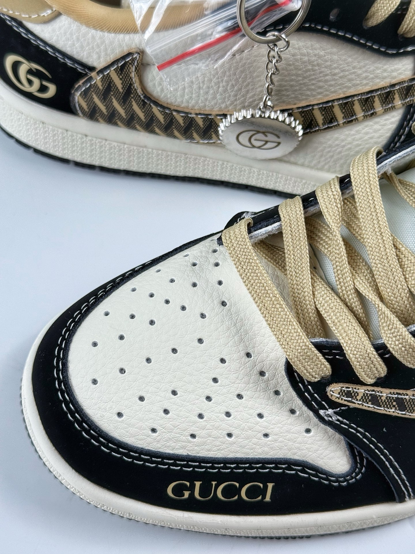 Travis Scott x Nike Air Jordan 1 Low x GUCCI Air Jordan 1 Low 反转黑白倒钩 XB1979-014
