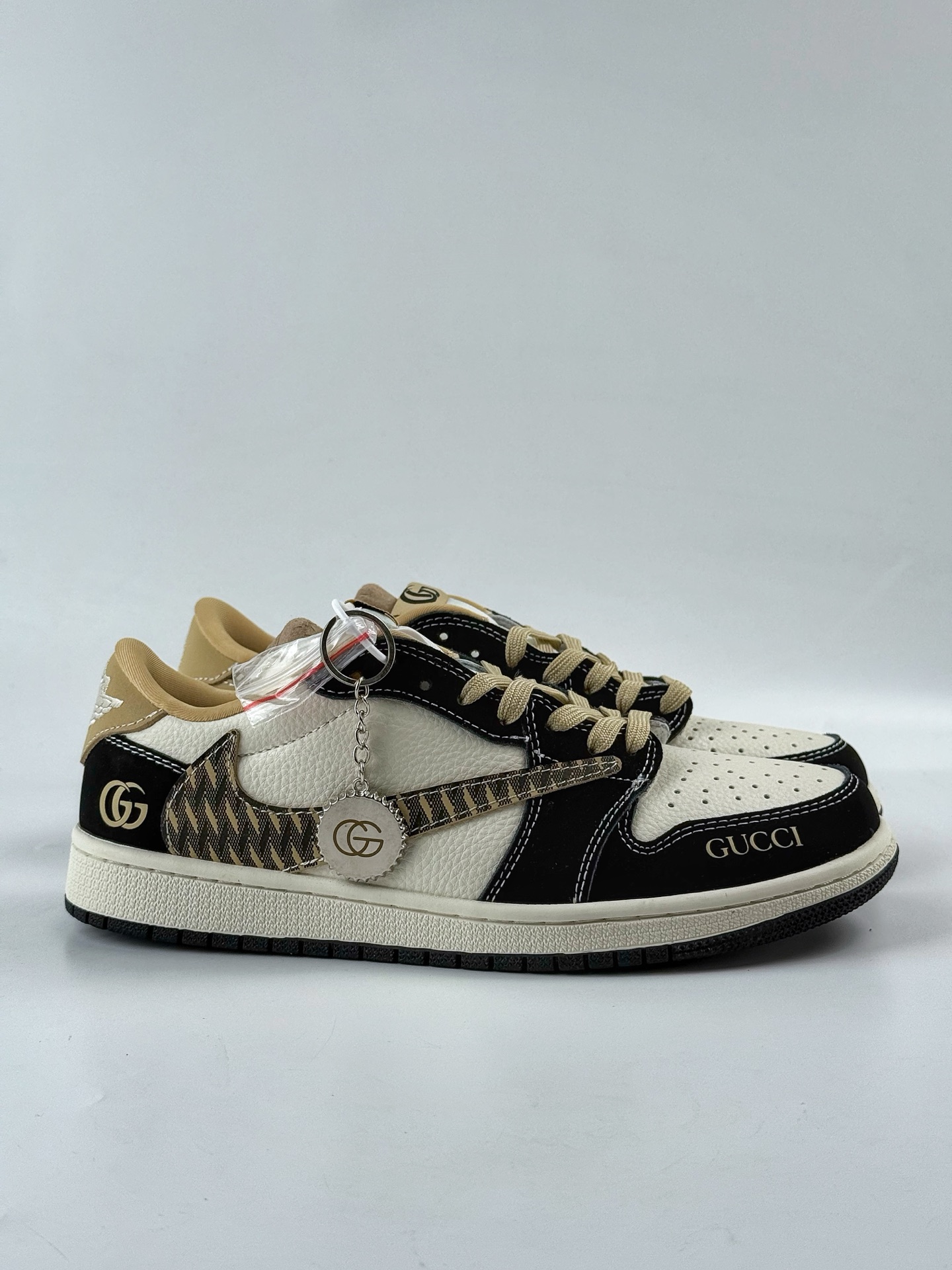 Travis Scott x Nike Air Jordan 1 Low x GUCCI Air Jordan 1 Low 反转黑白倒钩 XB1979-014