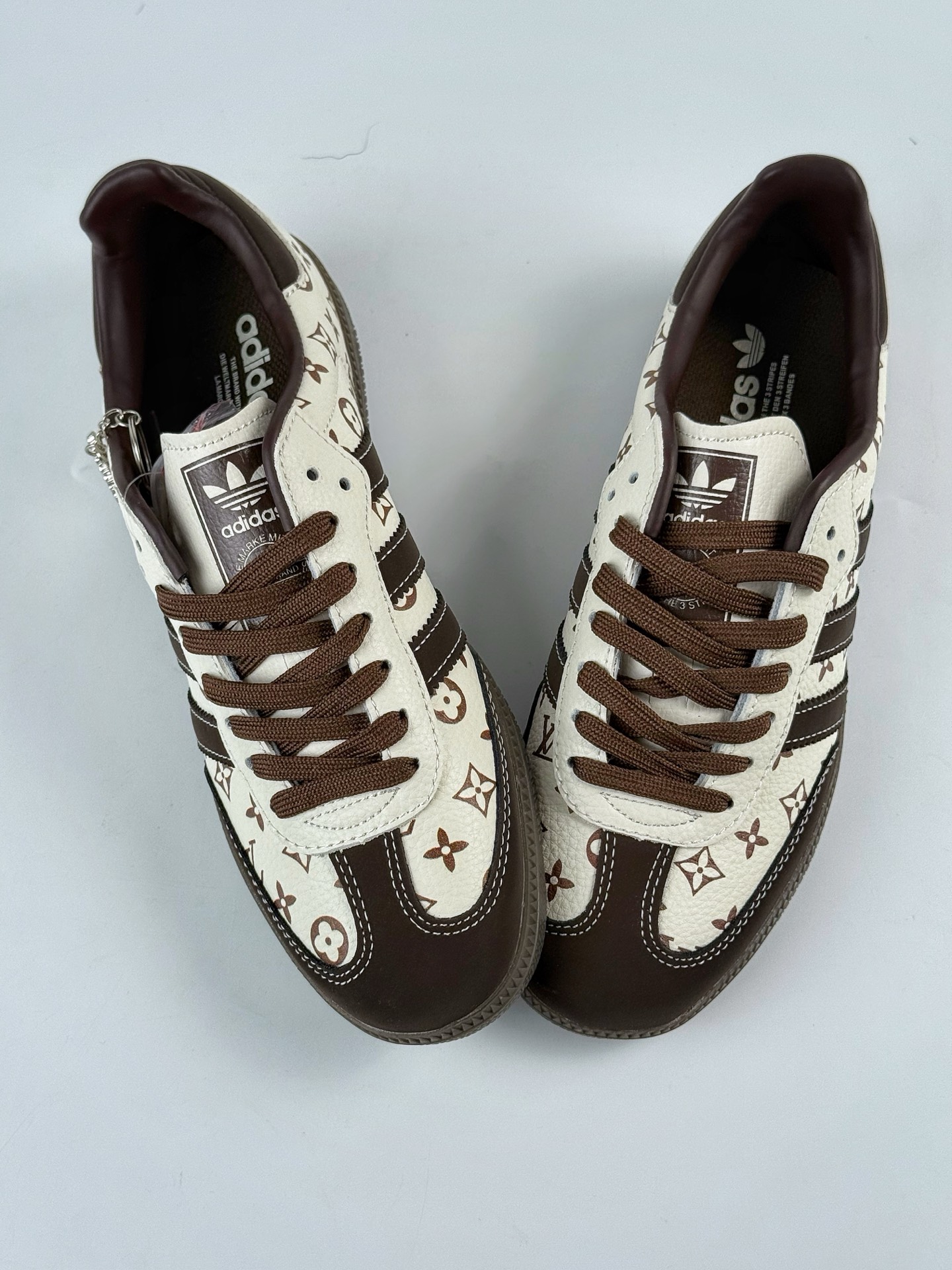 200 adidoriginals Samba OG x Louis Vuitton 黑白 桑巴舞系列复古经典轻便板鞋  DX0010