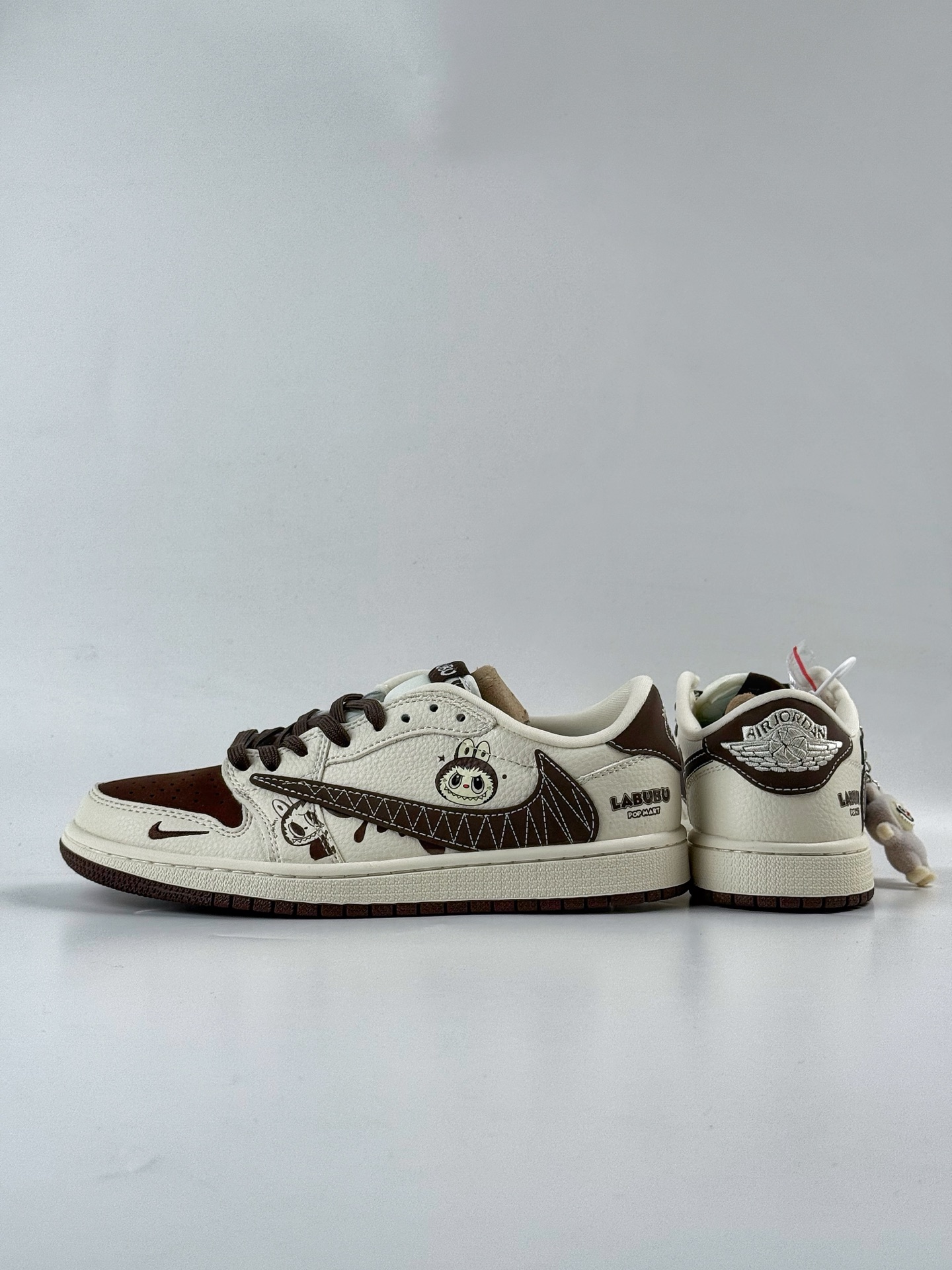 Travis Scott x Nike Air Jordan 1 Low x LABUBU Air Jordan 1 Low 反转白棕小勾拉布布倒钩  XS2025-051