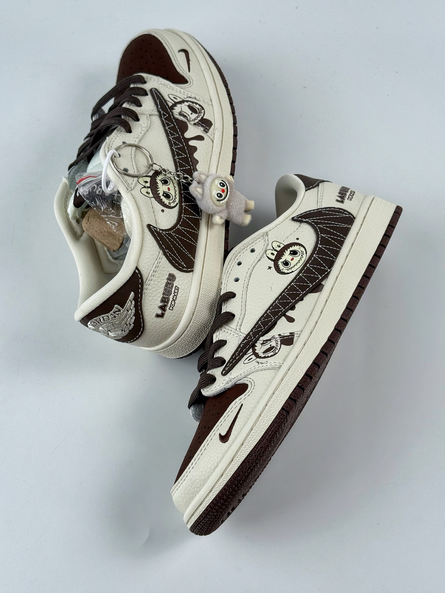 Travis Scott x Nike Air Jordan 1 Low x LABUBU Air Jordan 1 Low 反转白棕小勾拉布布倒钩  XS2025-051