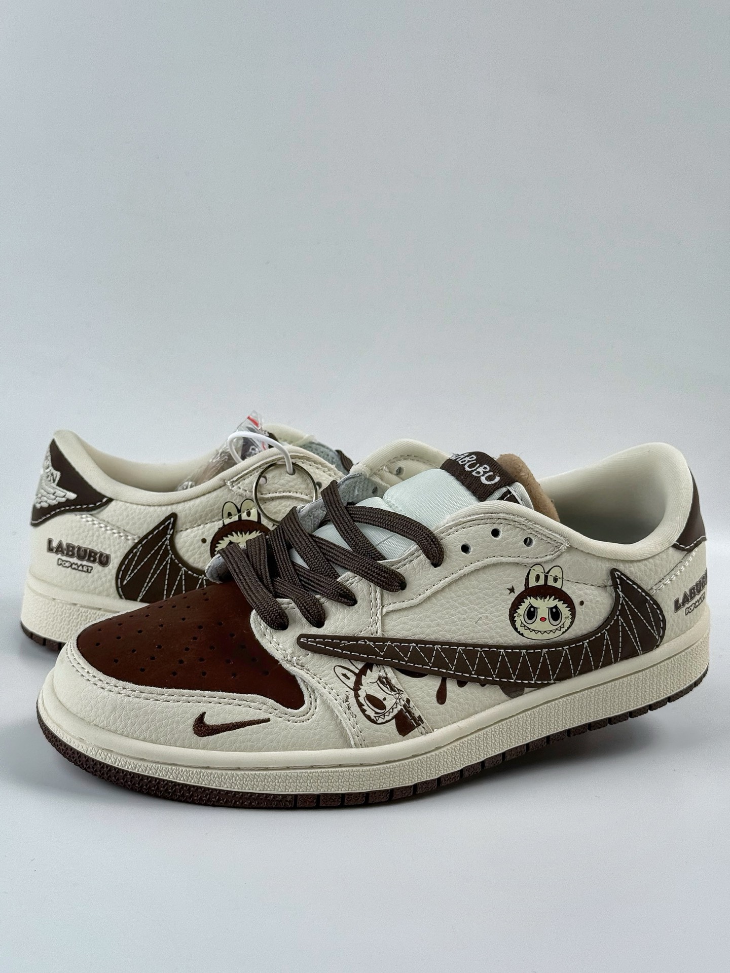 Travis Scott x Nike Air Jordan 1 Low x LABUBU Air Jordan 1 Low 反转白棕小勾拉布布倒钩  XS2025-051