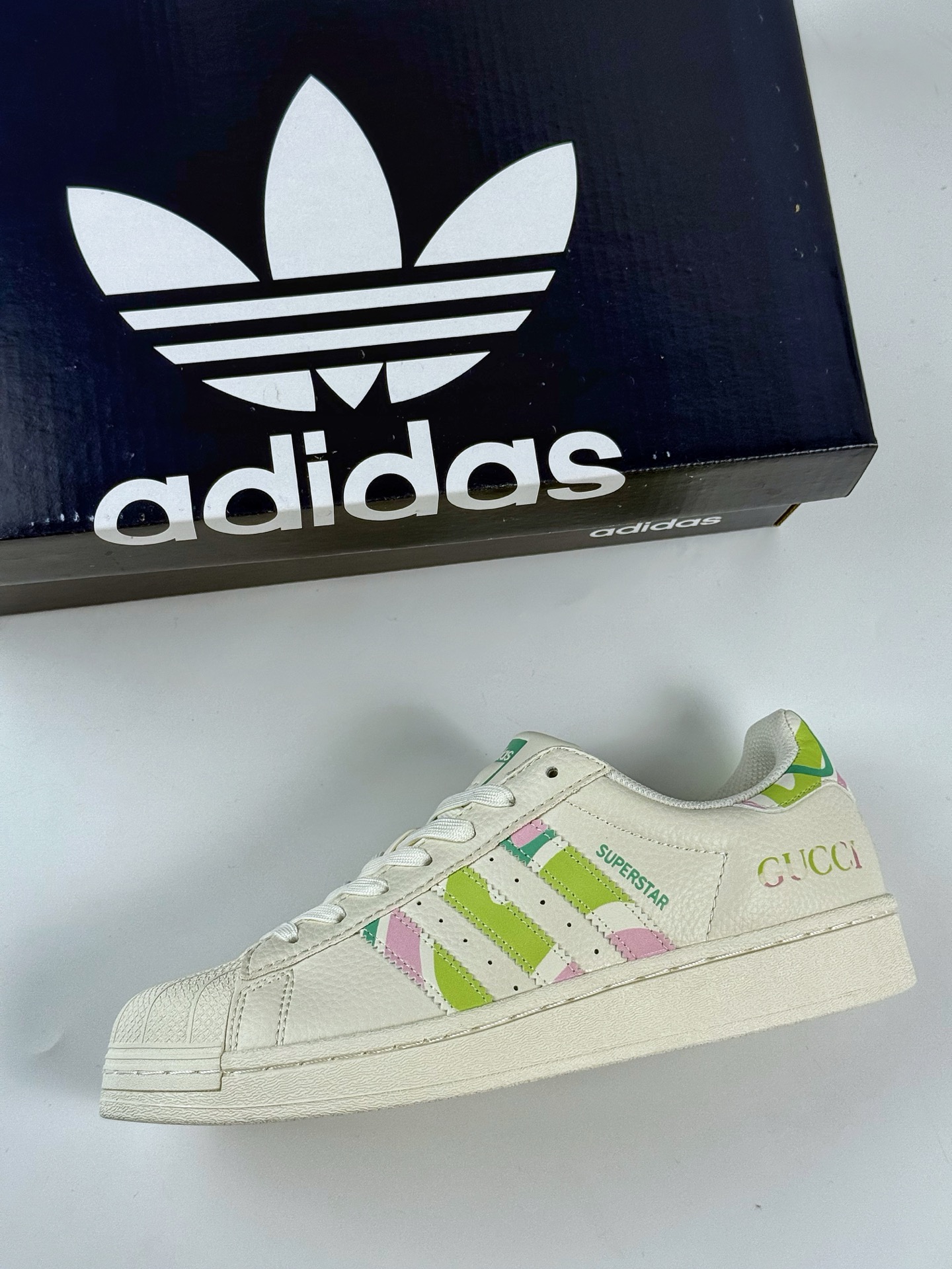 AD Originals Superstar x GUCCI 白绿 采用全新头层拼接皮革材质  DS0024