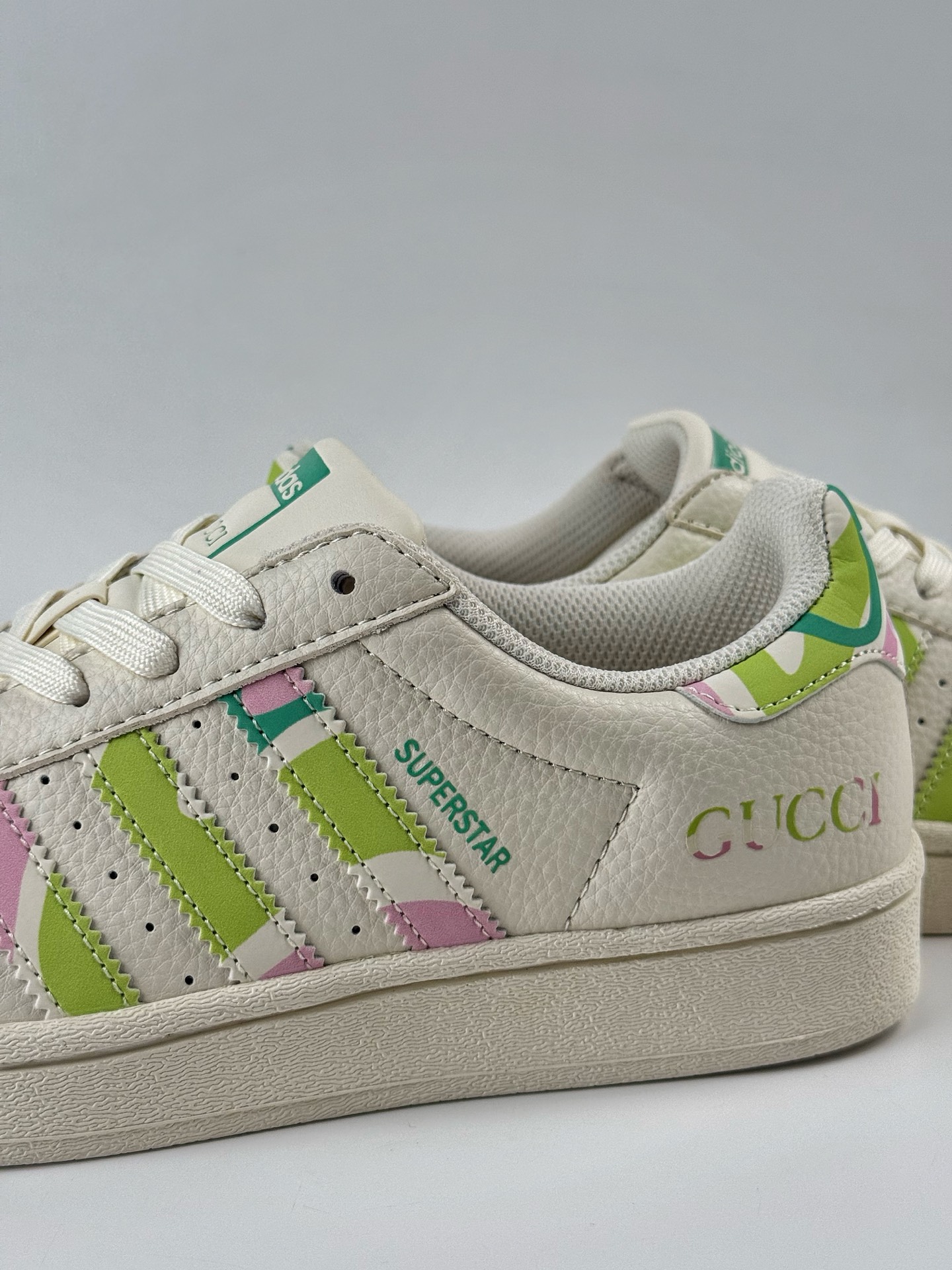 AD Originals Superstar x GUCCI 白绿 采用全新头层拼接皮革材质  DS0024