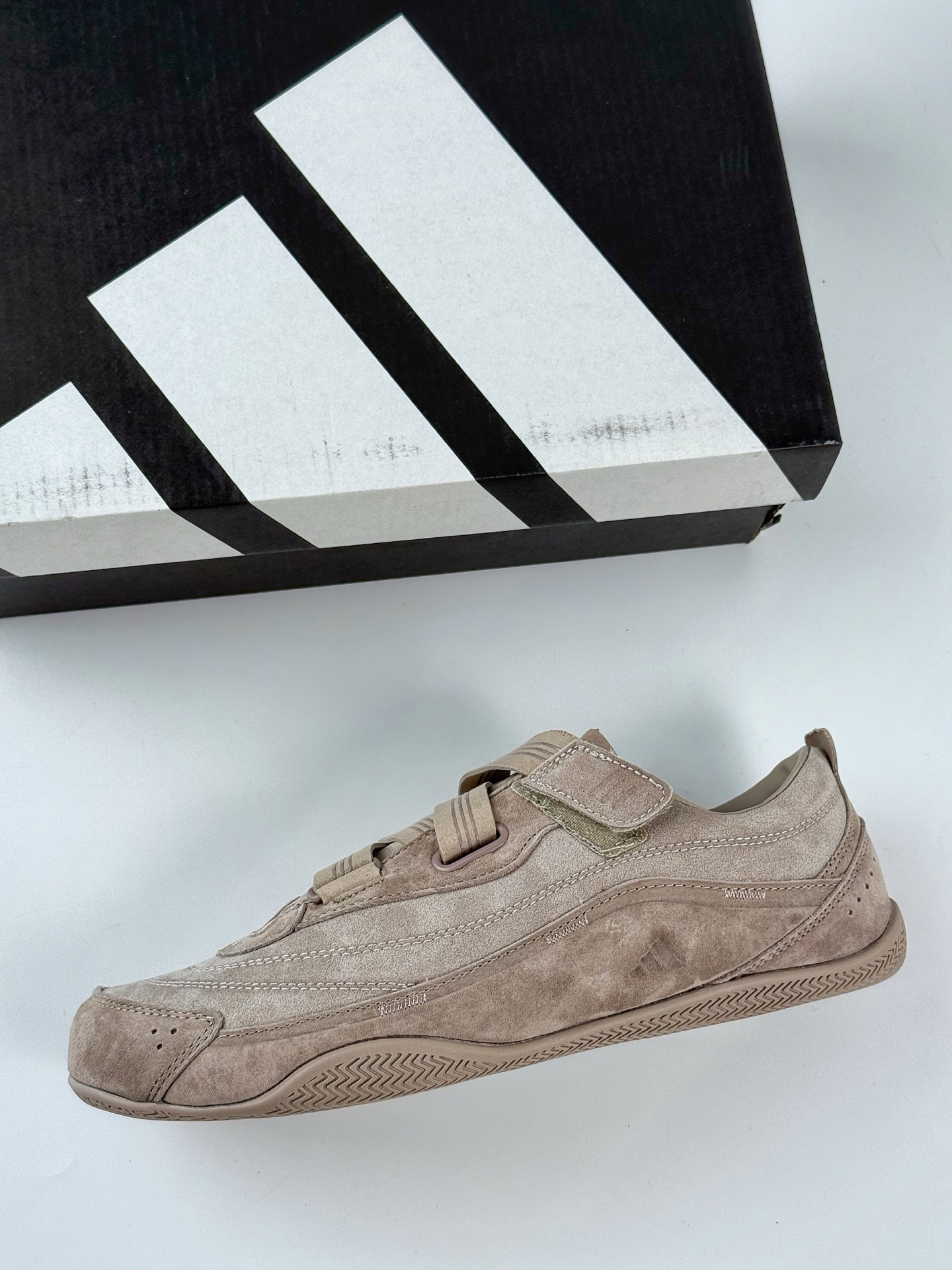 AdidFOS 舒适时尚 防滑耐磨 低帮 生活休闲鞋  JS2445