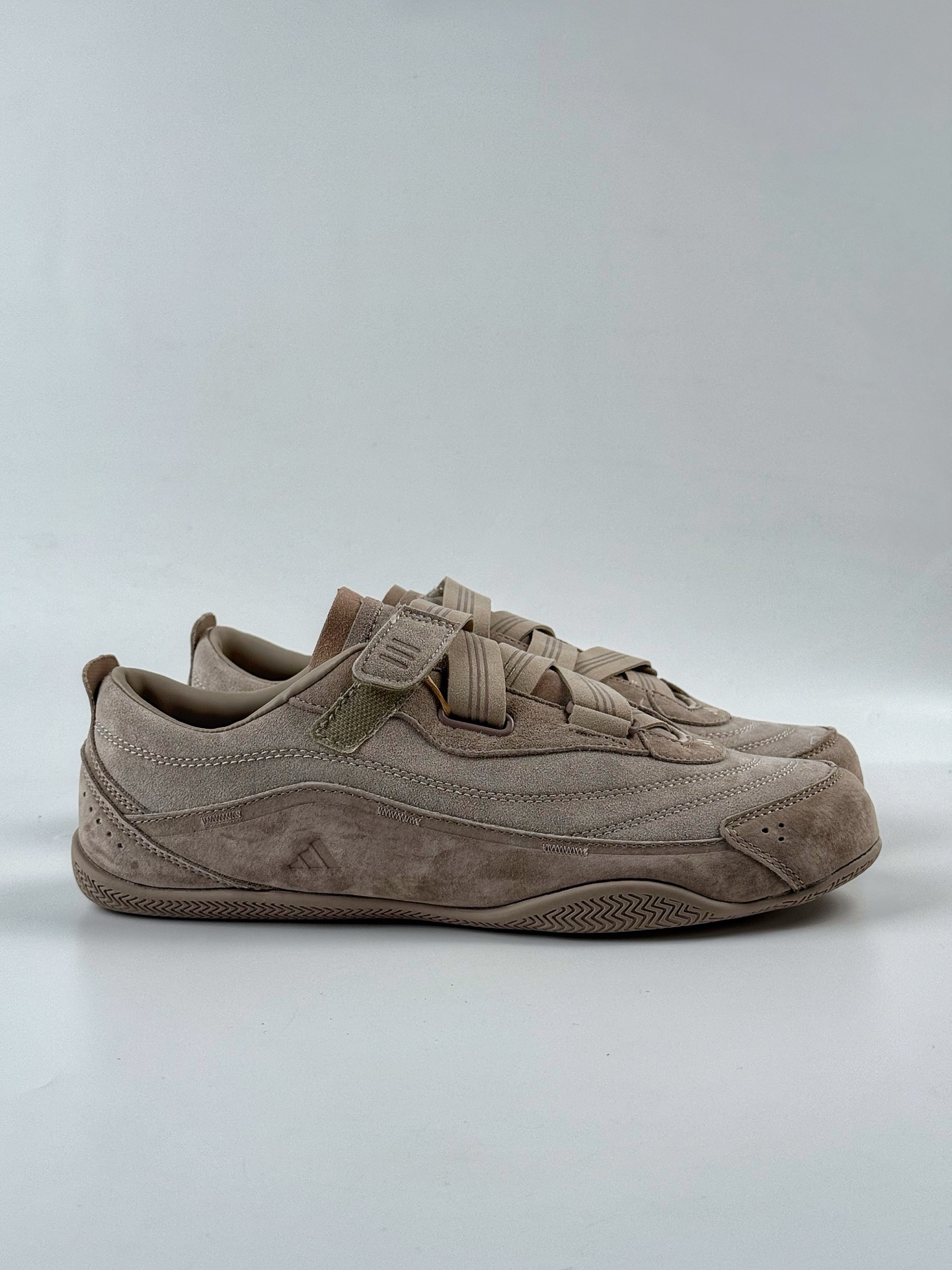 AdidFOS 舒适时尚 防滑耐磨 低帮 生活休闲鞋  JS2445