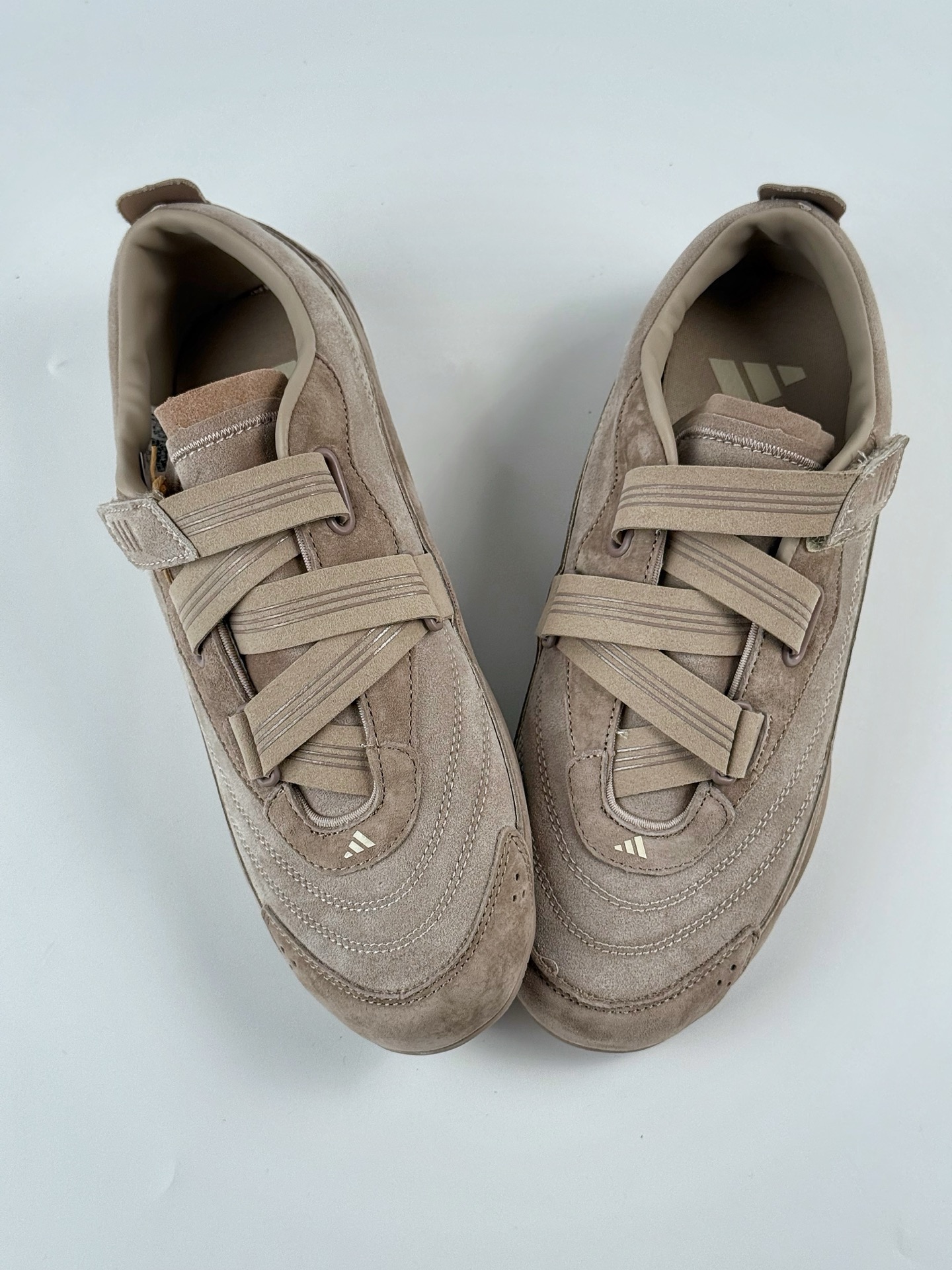 AdidFOS 舒适时尚 防滑耐磨 低帮 生活休闲鞋  JS2445