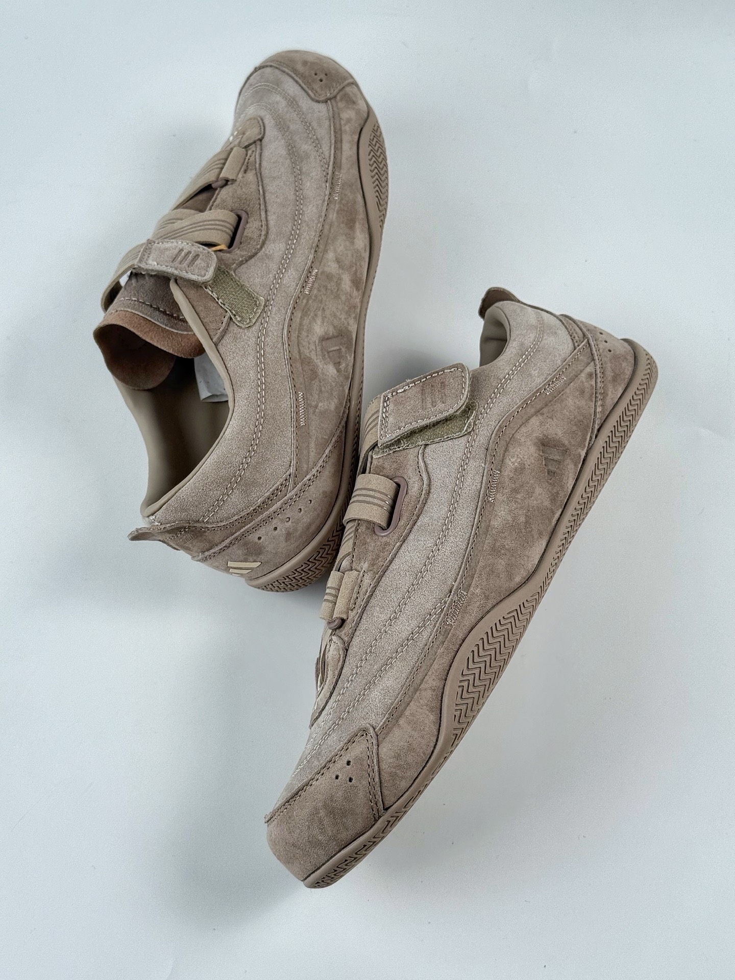 AdidFOS 舒适时尚 防滑耐磨 低帮 生活休闲鞋  JS2445