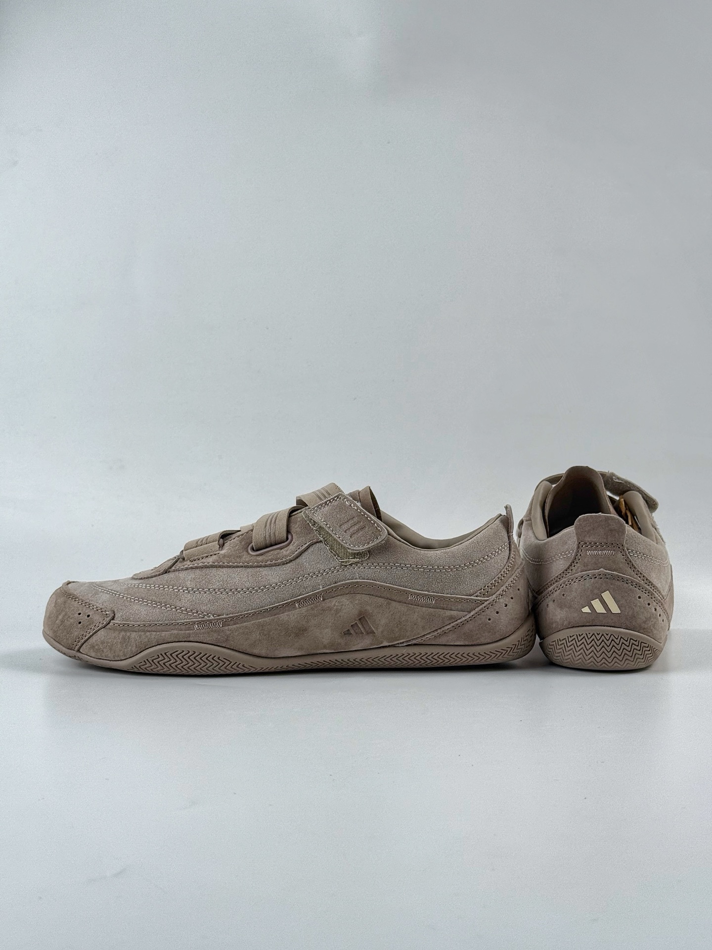 AdidFOS 舒适时尚 防滑耐磨 低帮 生活休闲鞋  JS2445