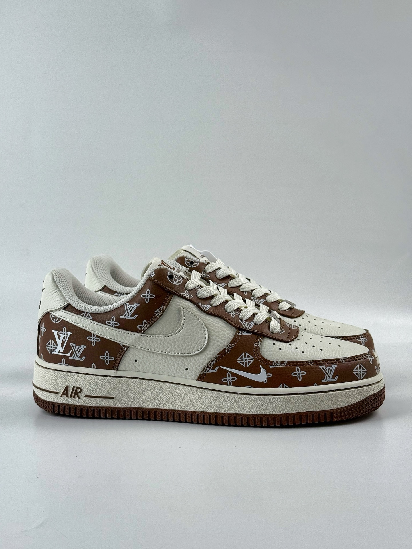 Nike Air Force 1 Low 07 x Louis Vuitton 棕白小勾  LW9279-018