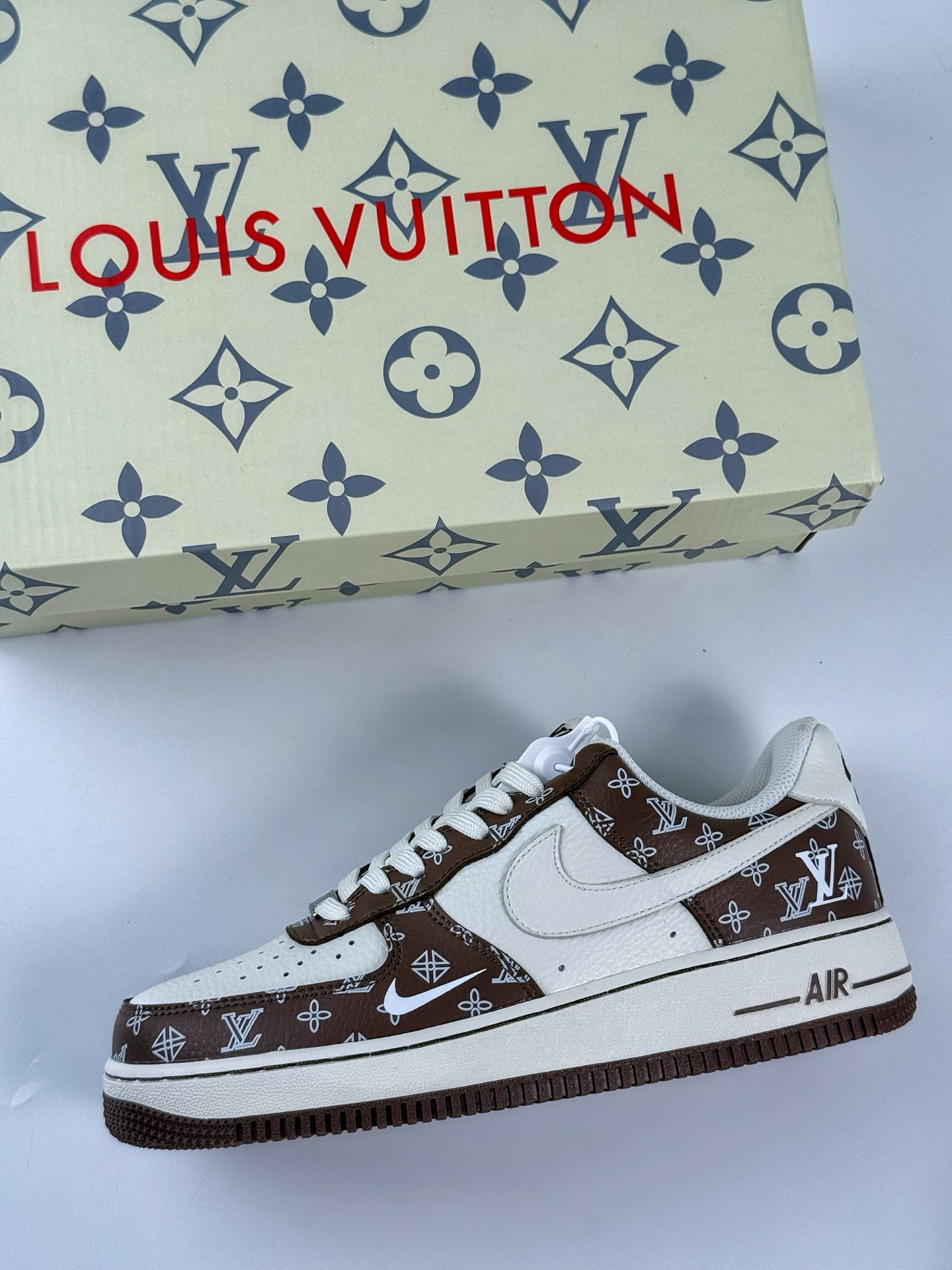 Nike Air Force 1 Low 07 x Louis Vuitton 棕白小勾  LW9279-018