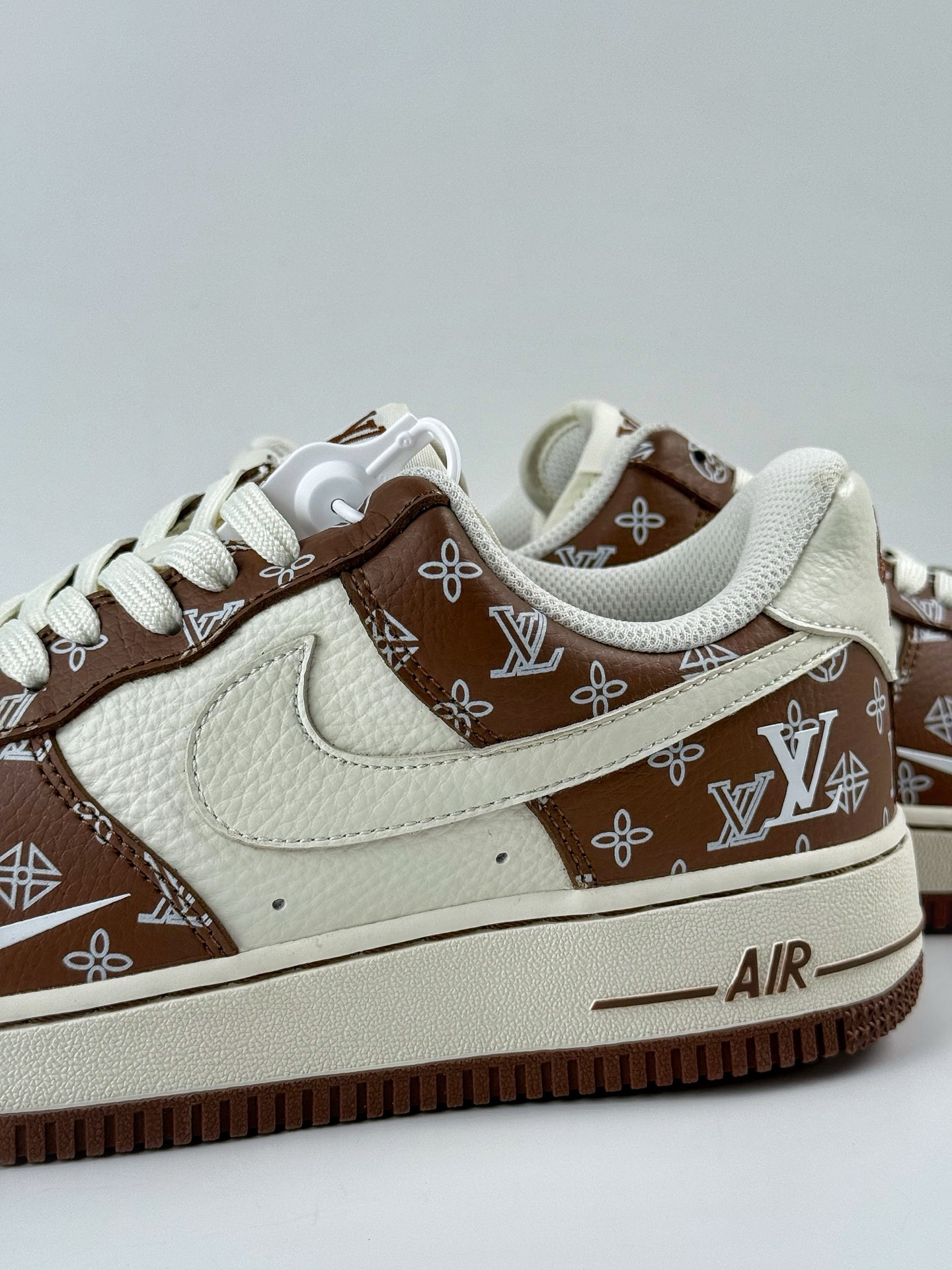 Nike Air Force 1 Low 07 x Louis Vuitton 棕白小勾  LW9279-018