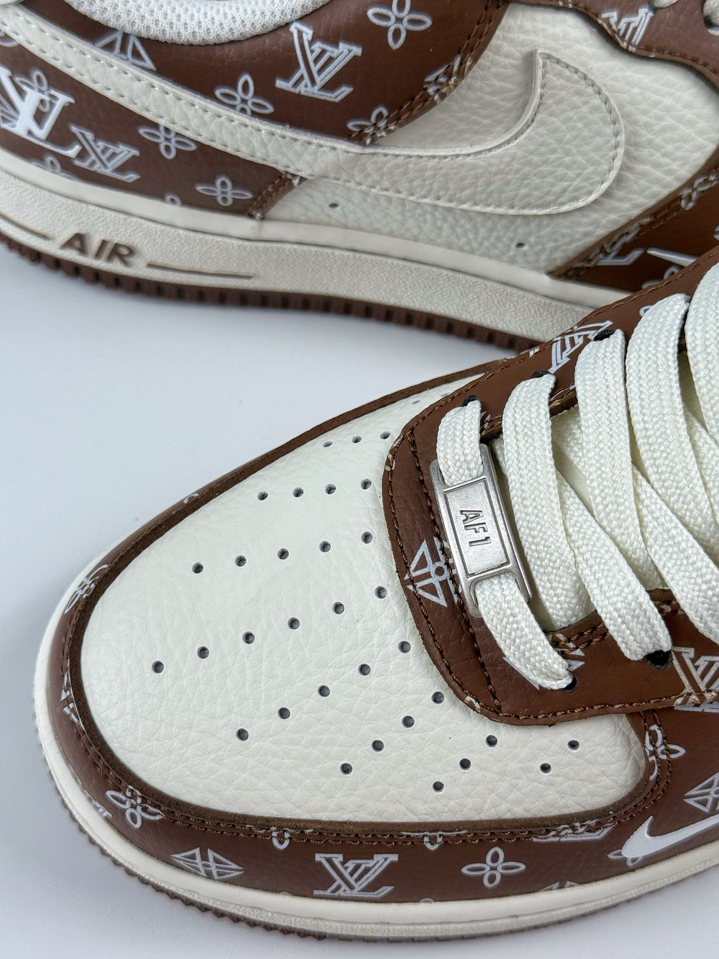 Nike Air Force 1 Low 07 x Louis Vuitton 棕白小勾  LW9279-018
