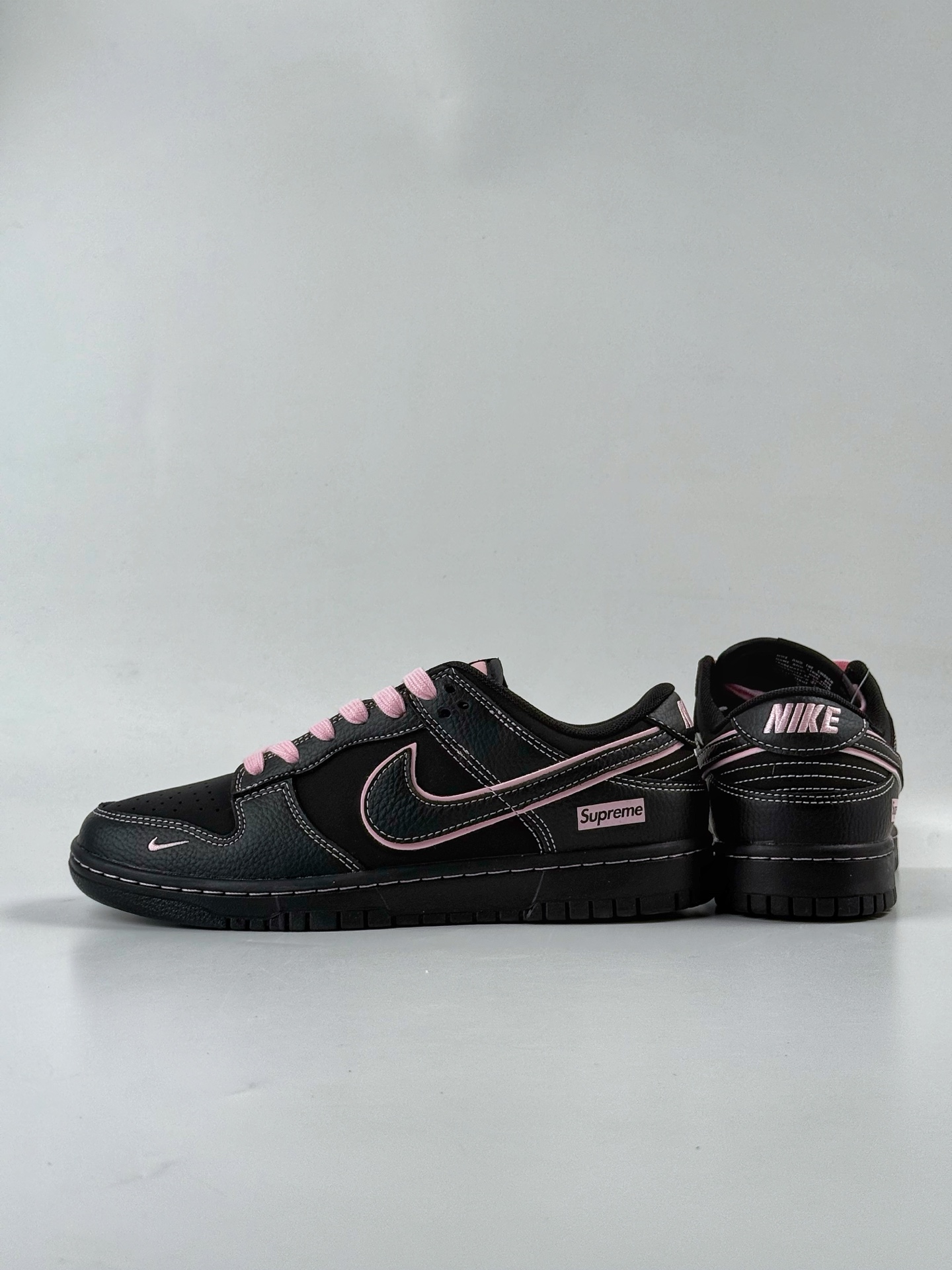 Nike SB Dunk Low x Superme 黑粉小勾  QW5836-014