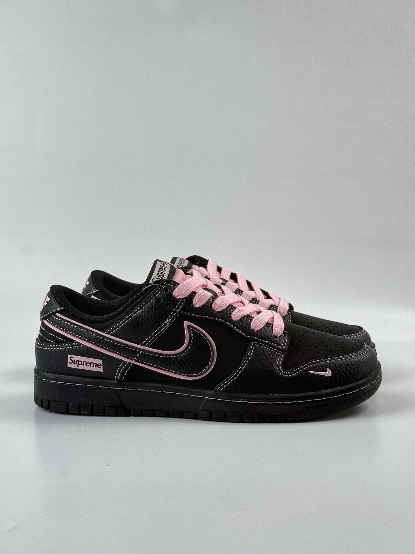 Nike SB Dunk Low x Superme 黑粉小勾  QW5836-014