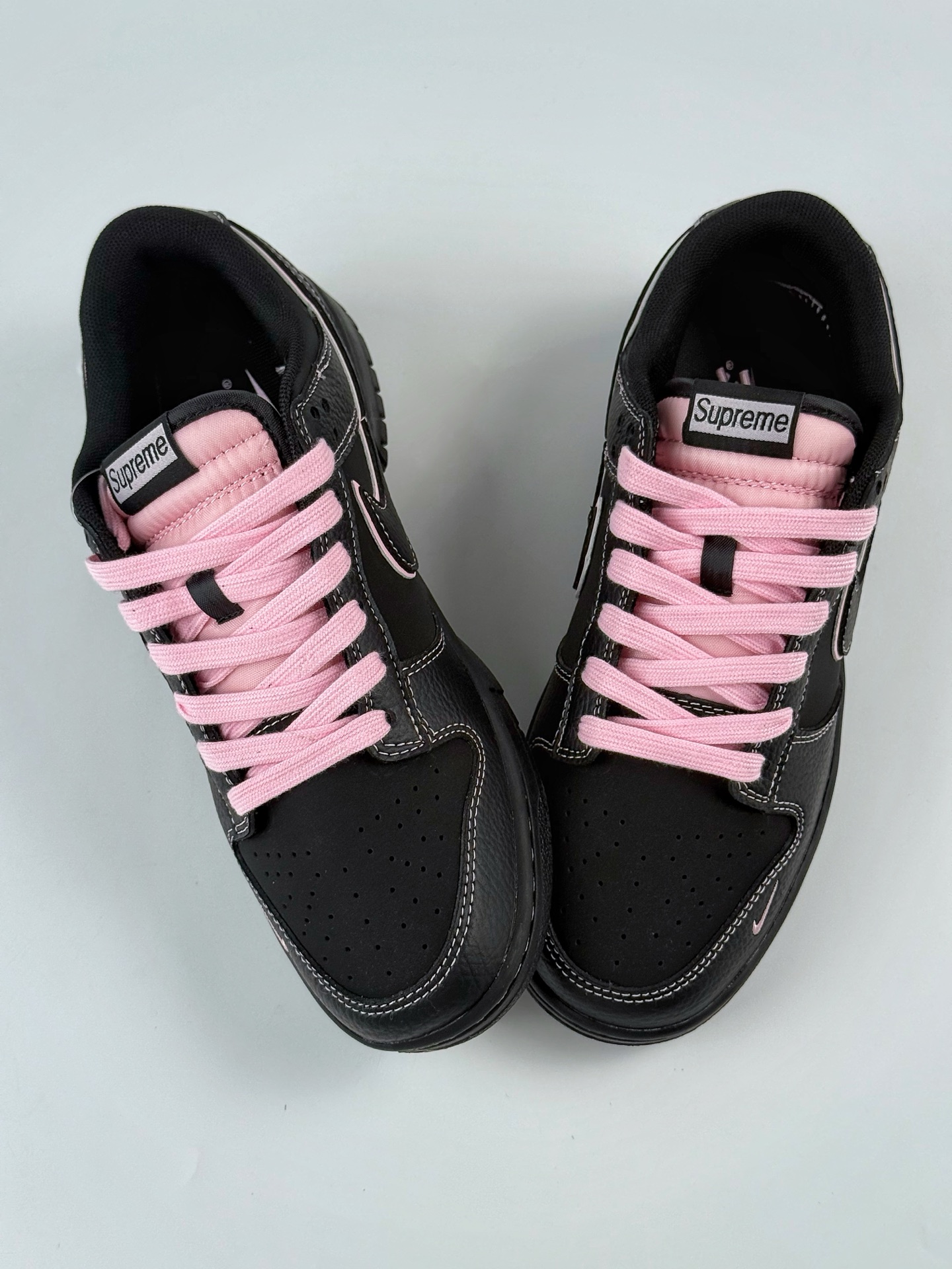 Nike SB Dunk Low x Superme 黑粉小勾  QW5836-014