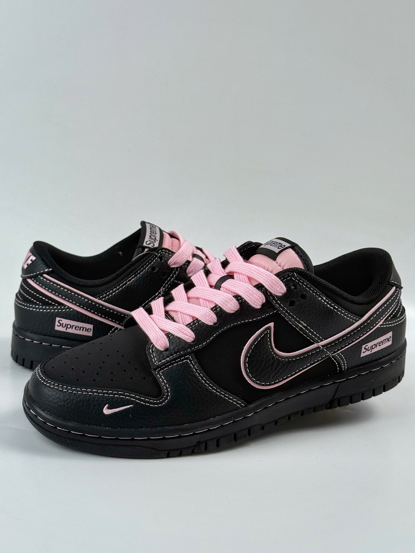 Nike SB Dunk Low x Superme 黑粉小勾  QW5836-014