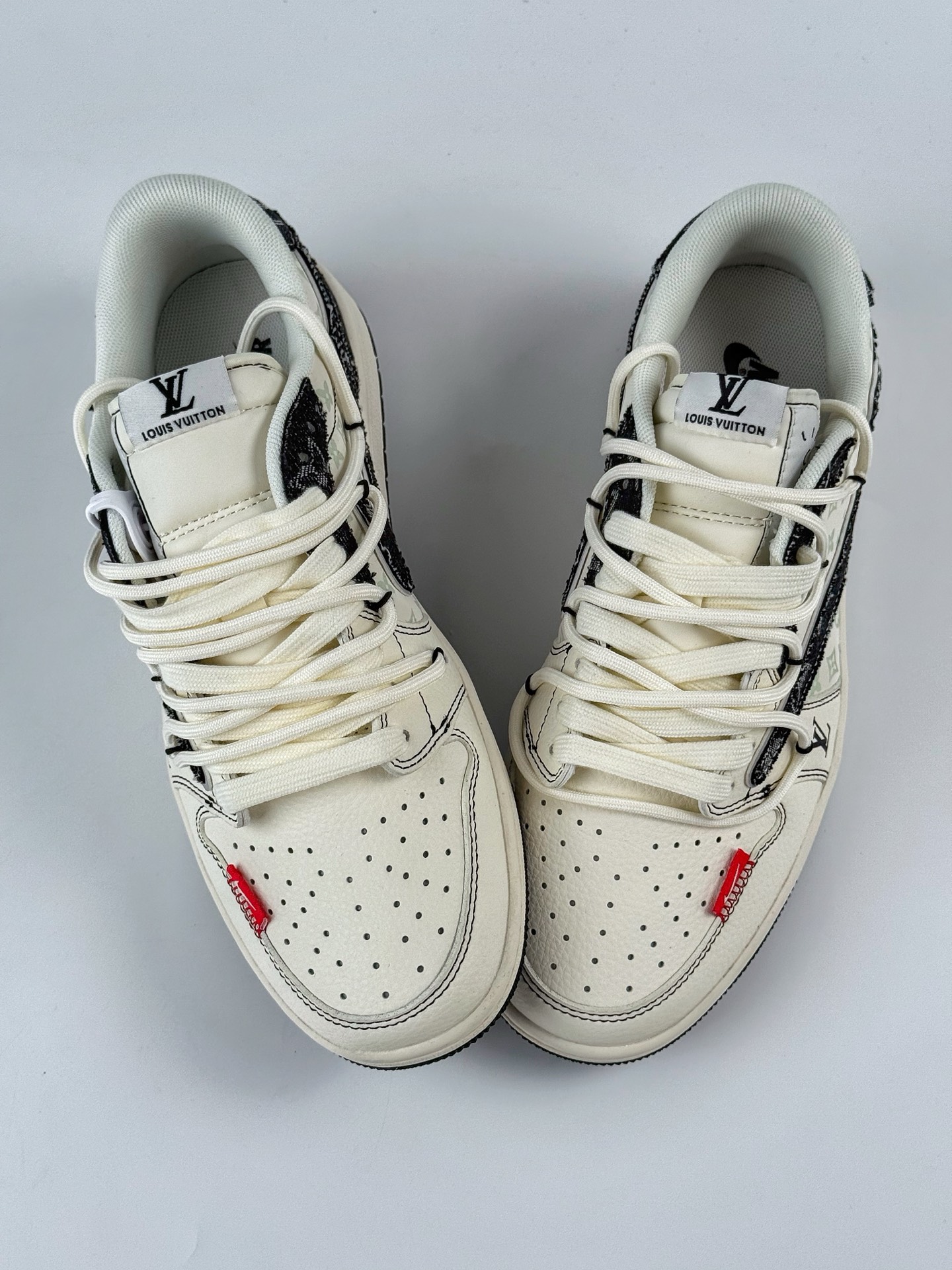 Travis Scott x Nike Air Jordan 1 Low x Louis Vuitton Air Jordan 1 Low 反转白黑牛仔绑带倒钩  YX5066-388