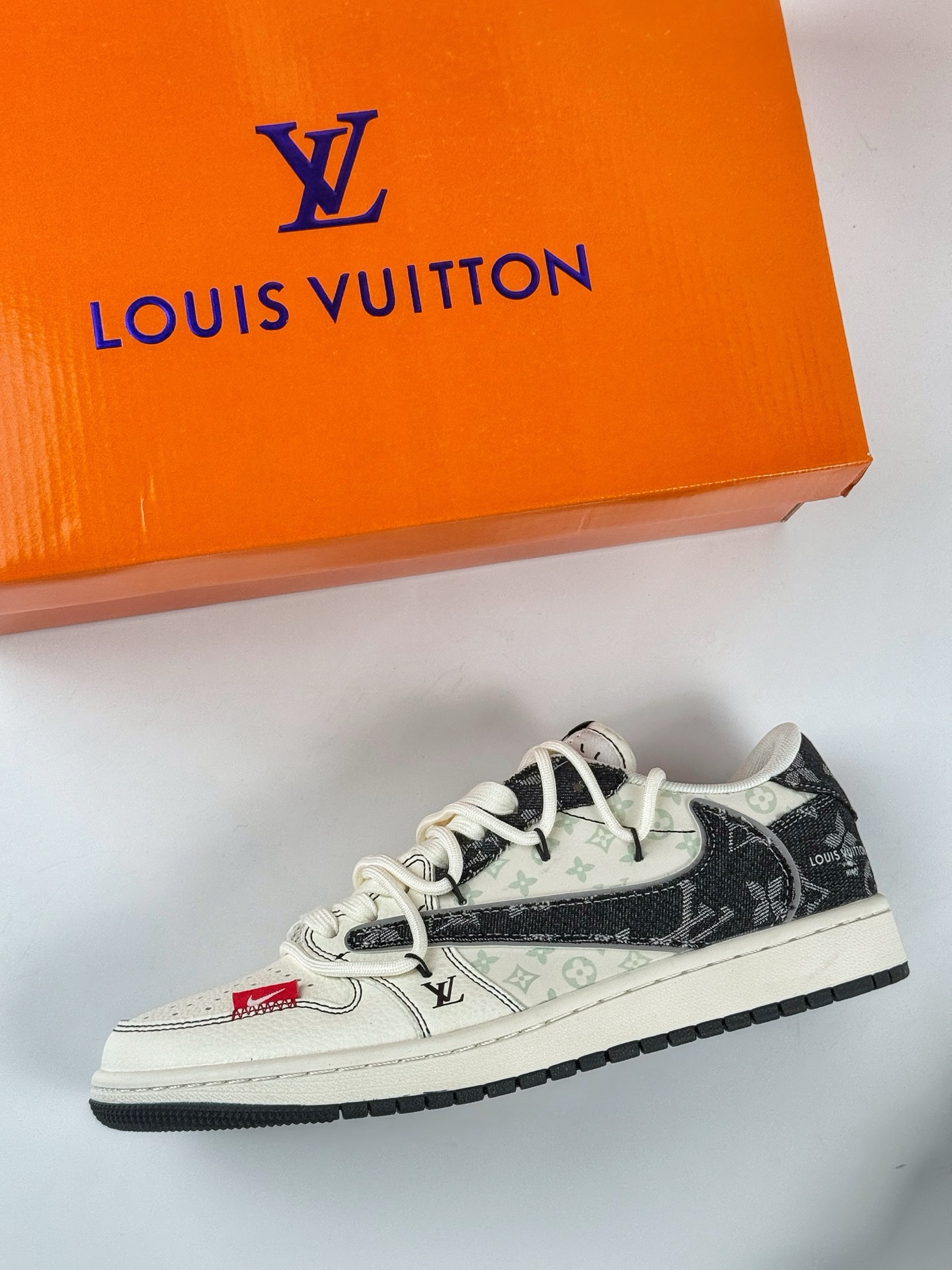 Travis Scott x Nike Air Jordan 1 Low x Louis Vuitton Air Jordan 1 Low 反转白黑牛仔绑带倒钩  YX5066-388