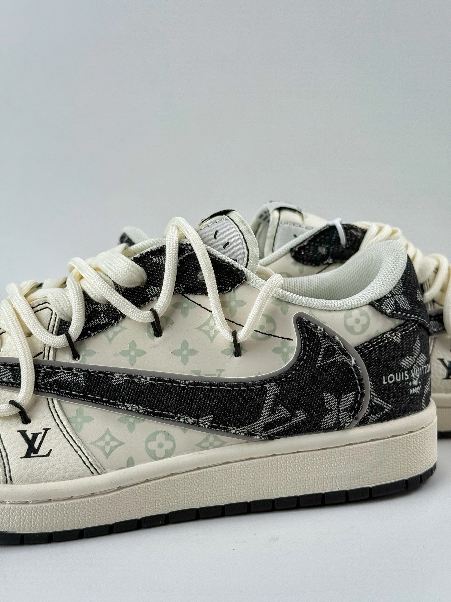 Travis Scott x Nike Air Jordan 1 Low x Louis Vuitton Air Jordan 1 Low 反转白黑牛仔绑带倒钩  YX5066-388