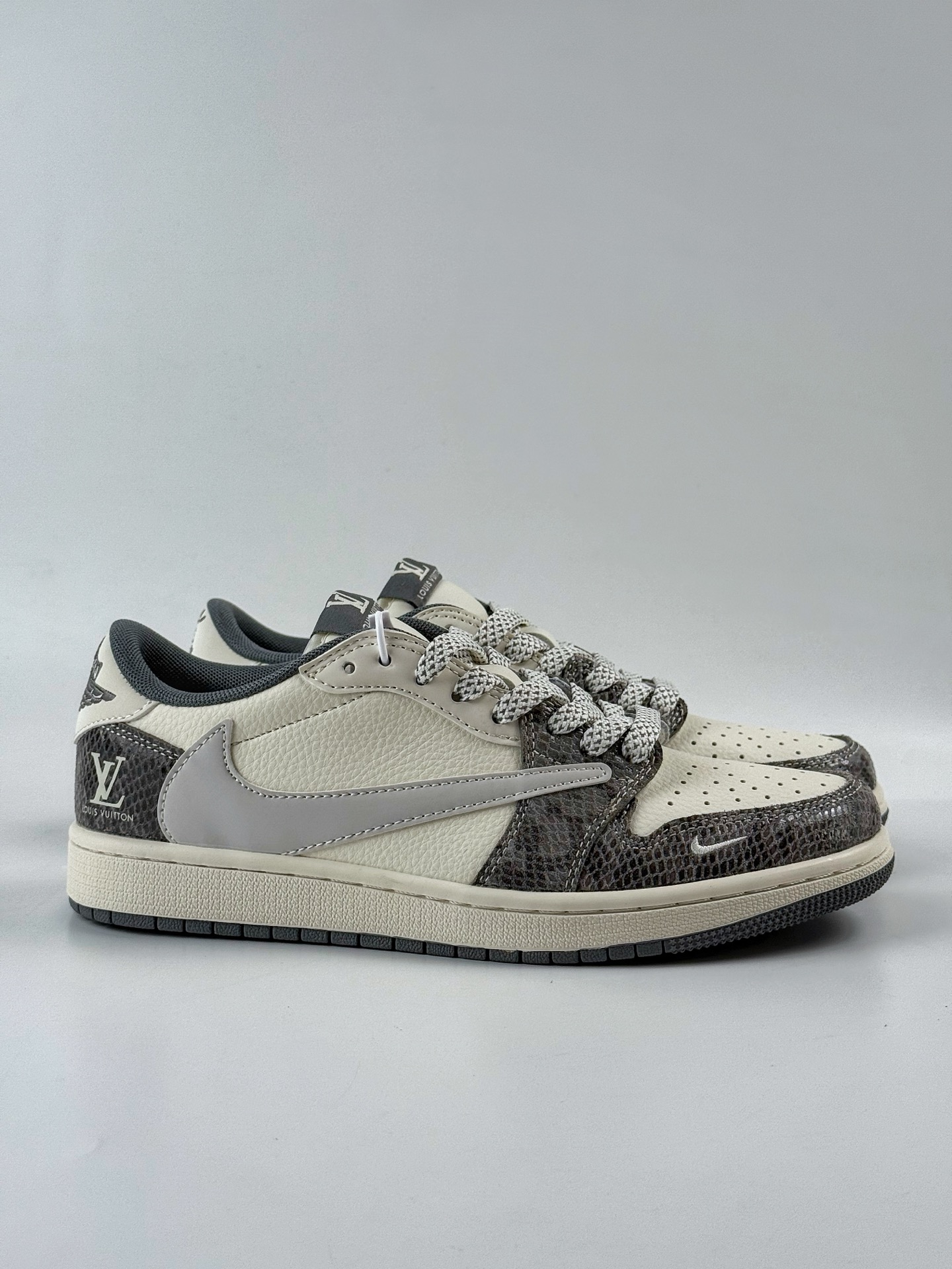 Travis Scott x Nike Air Jordan 1 Low x Louis Vuitton Air Jordan 1 Low 反转灰白小勾满天星倒钩 XS7089-619
