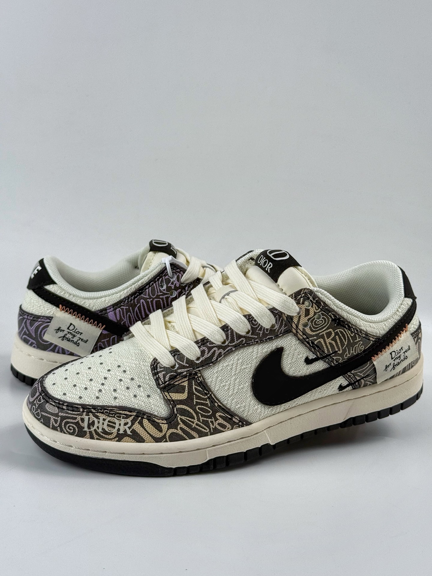Nike SB Dunk Low x DIOR 黑白双小勾  XD1588-228