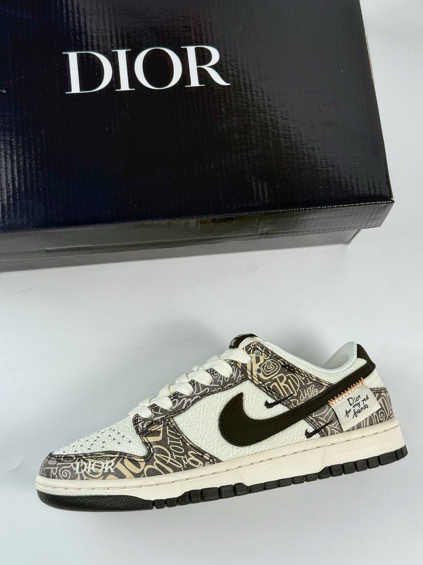 Nike SB Dunk Low x DIOR 黑白双小勾  XD1588-228