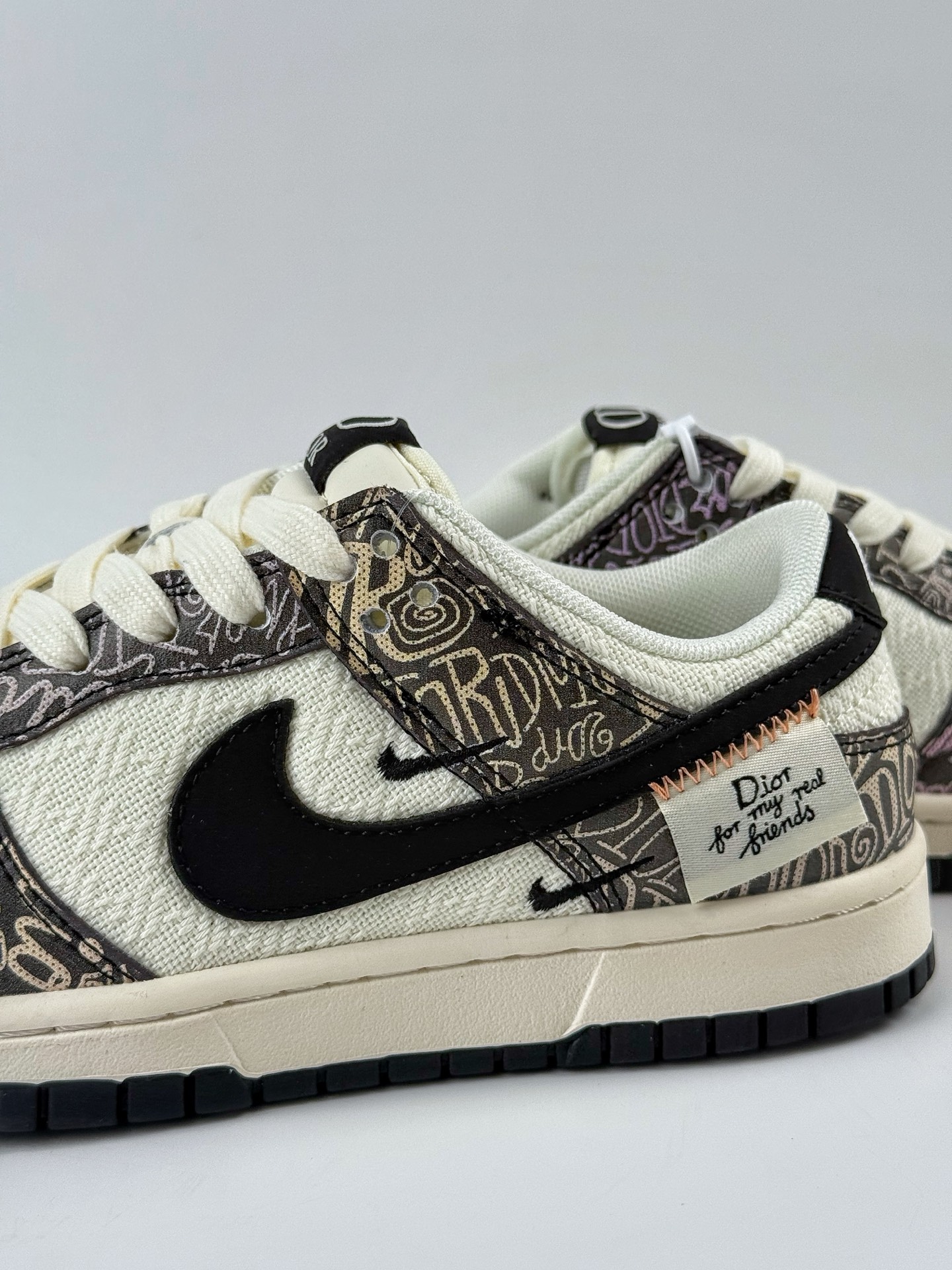 Nike SB Dunk Low x DIOR 黑白双小勾  XD1588-228